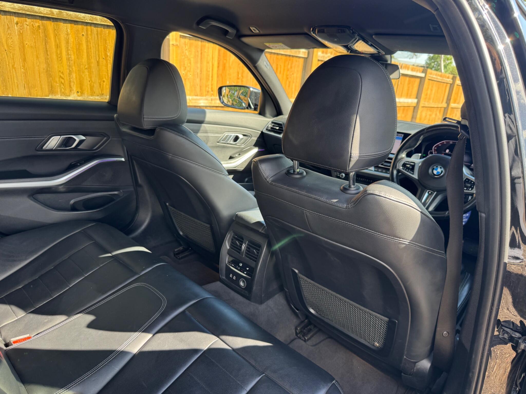 BMW 3 Series view 23