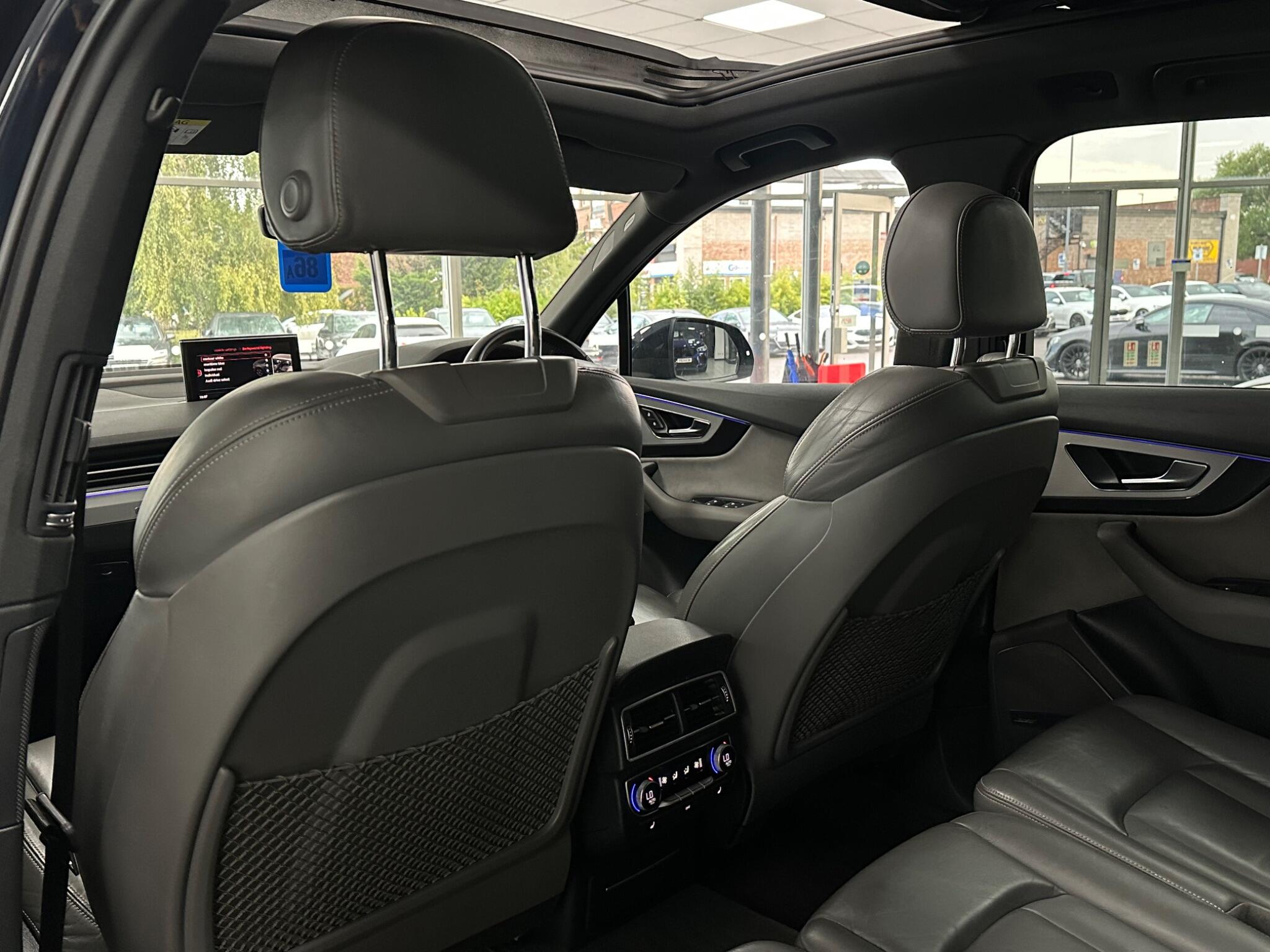 Audi Q7 view 38