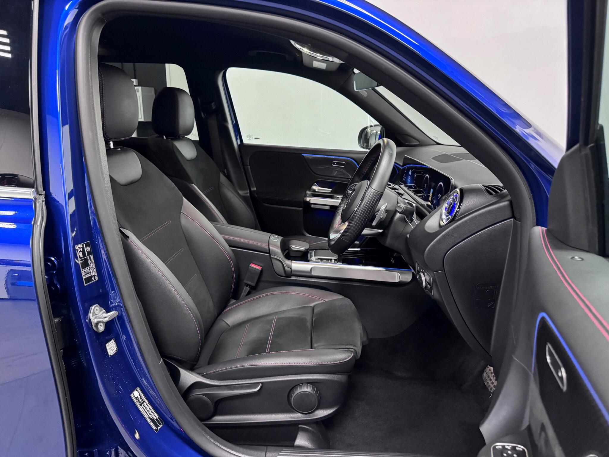 Mercedes-Benz GLB view 28
