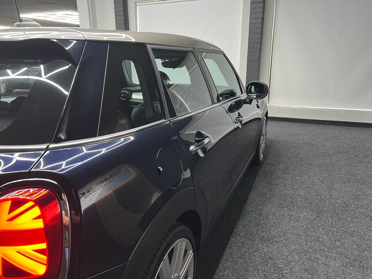Mini Hatch view 12