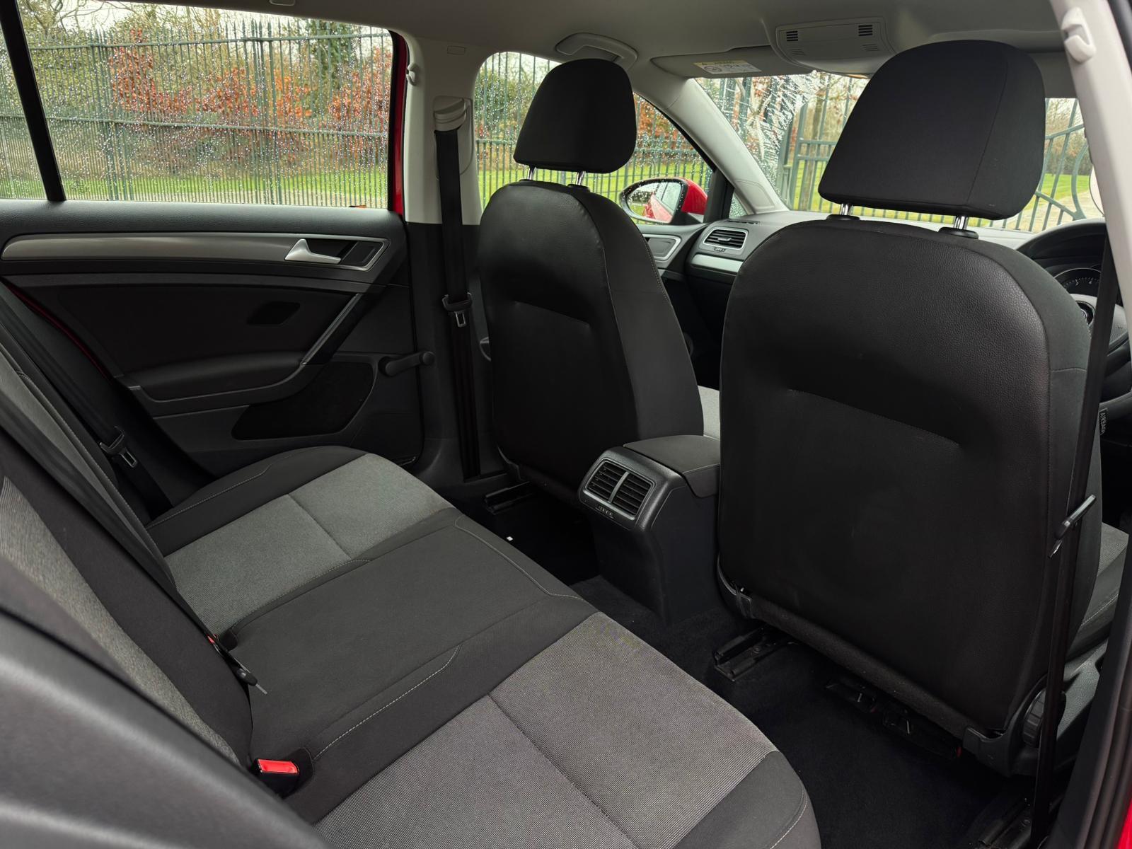 2015 Volkswagen Golf image 27