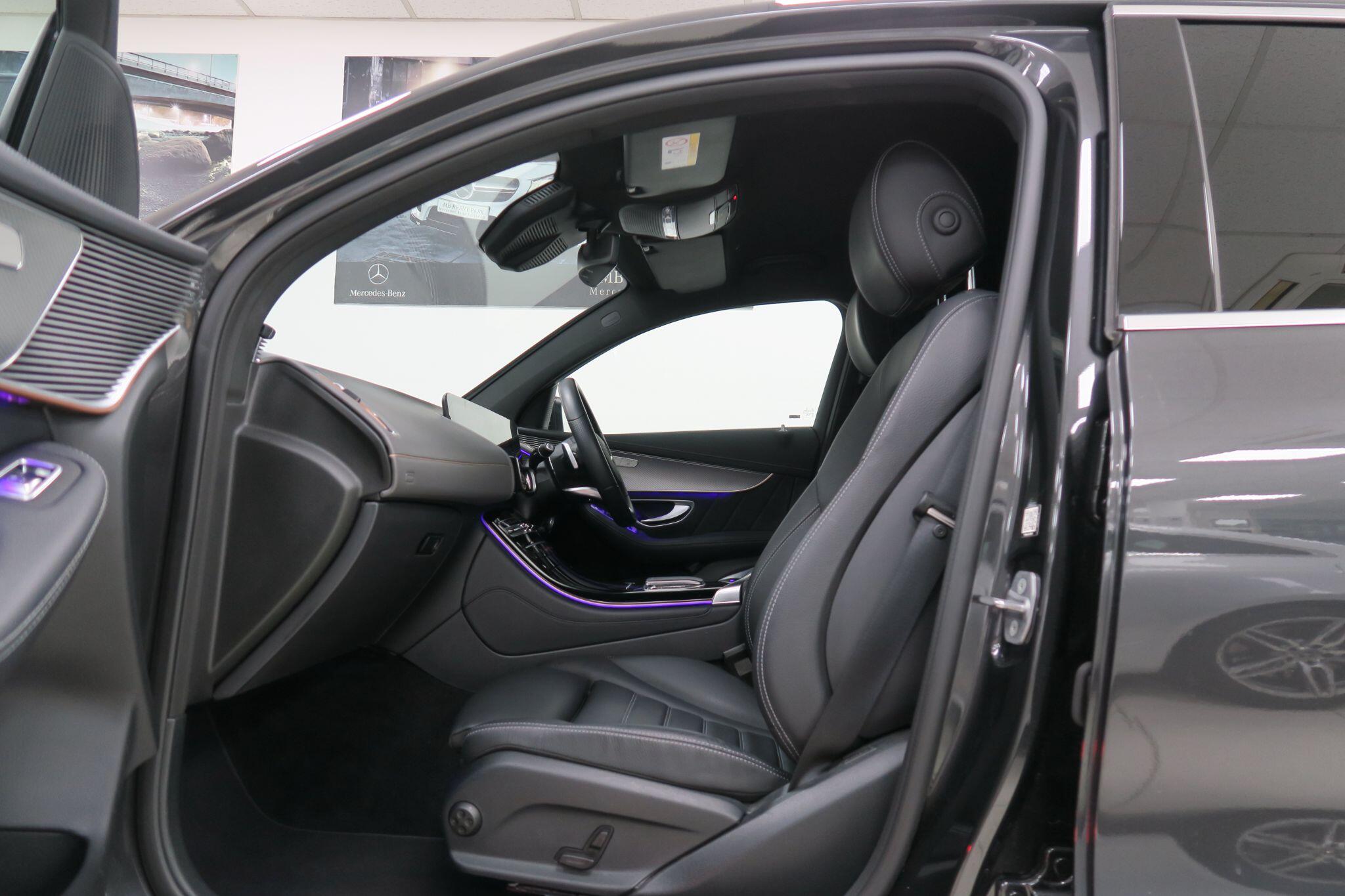 Mercedes-Benz EQC view 9