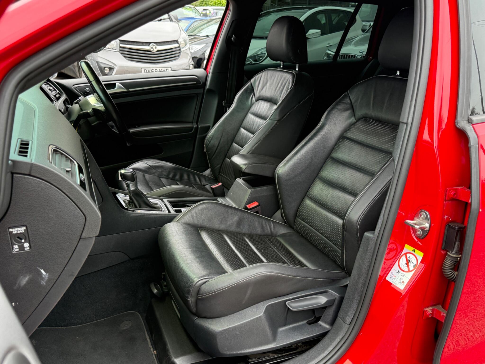Volkswagen Golf - Image 19