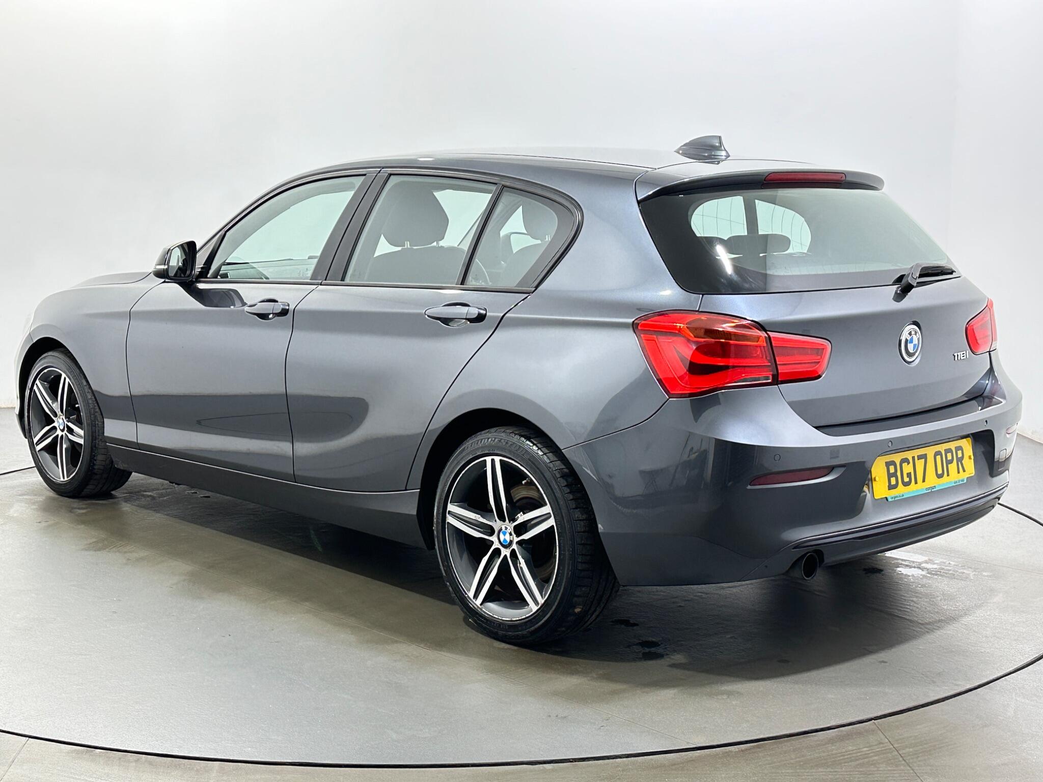 BMW 1 Series view 6