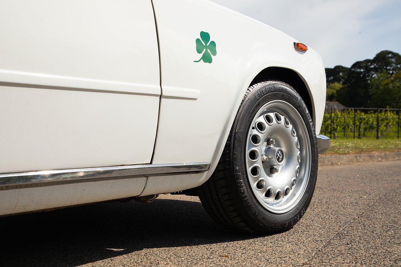 Alfa Romeo Giulia view 91