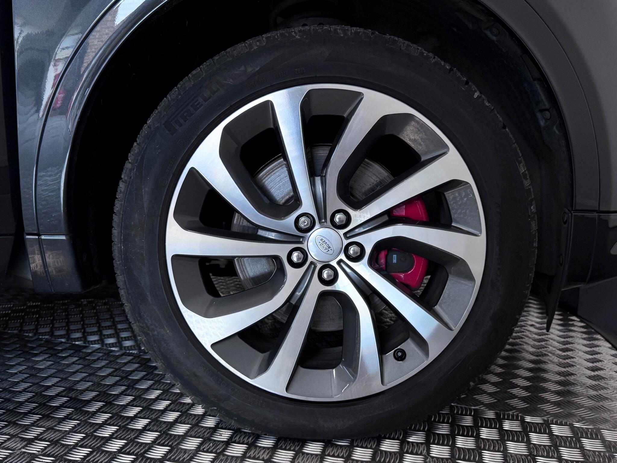 Land Rover Discovery Sport view 77