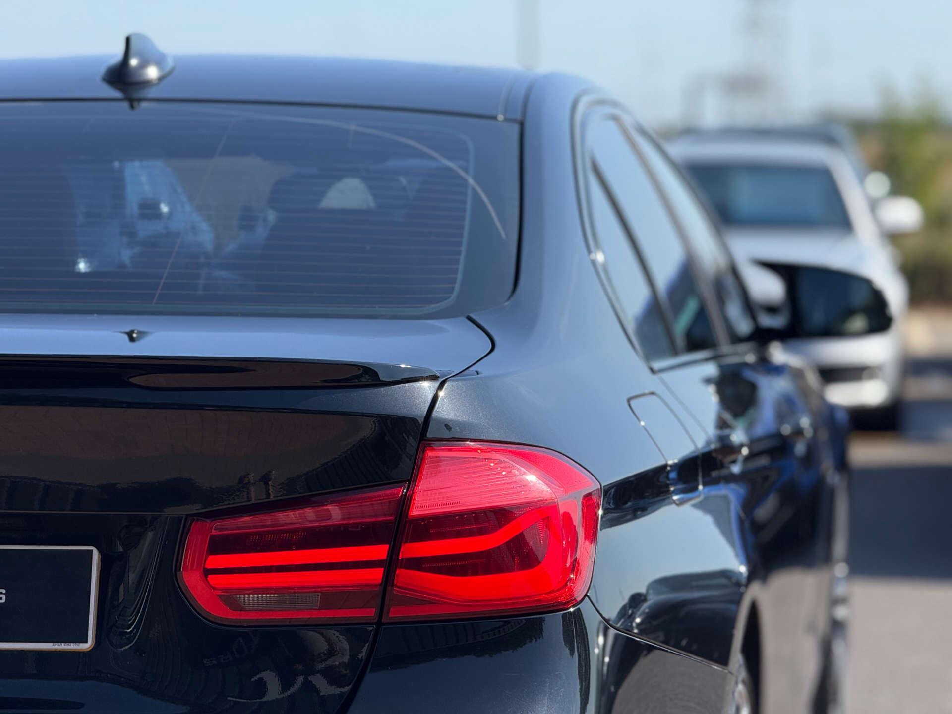 BMW 3 Series view 24