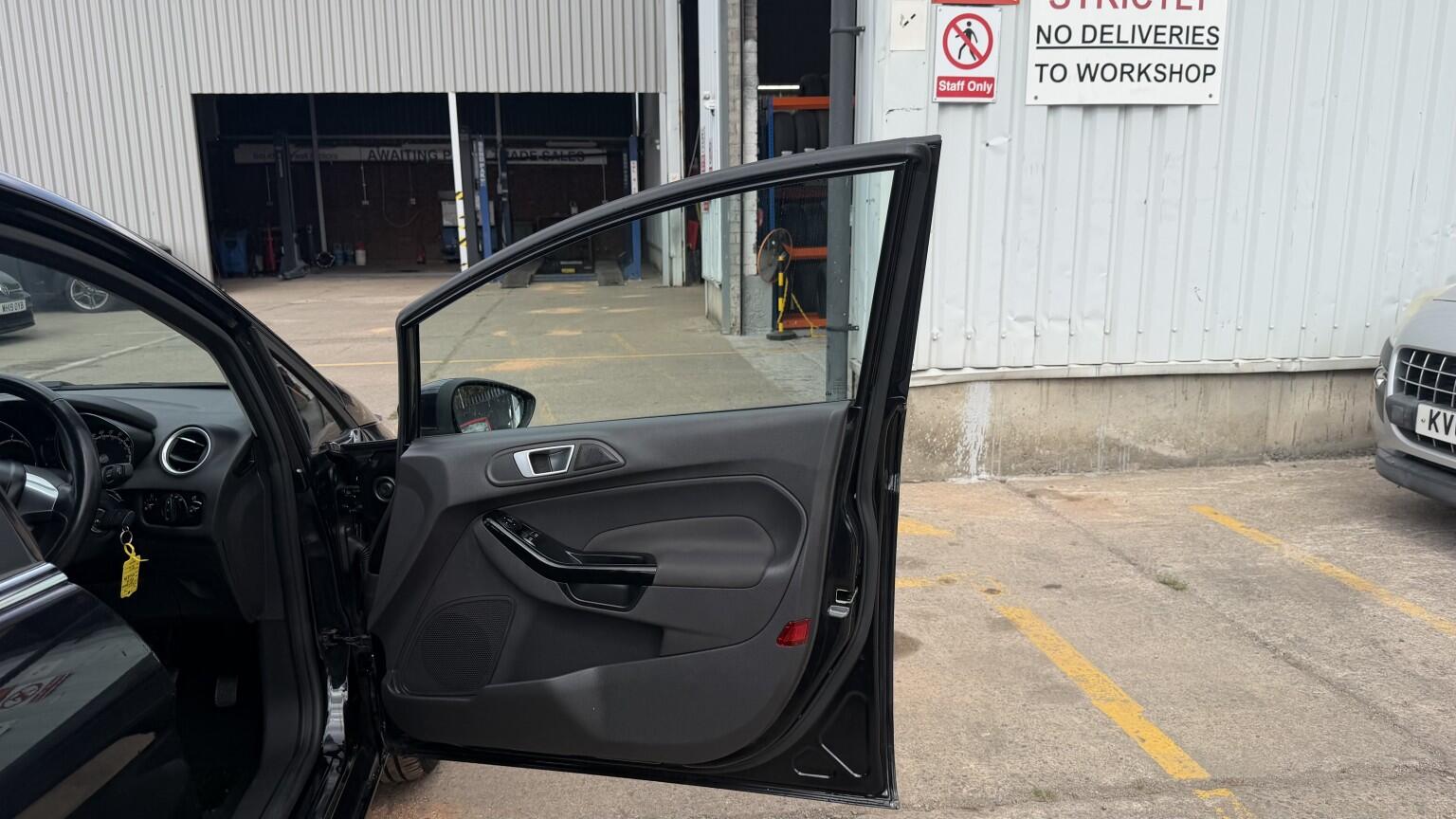 Ford Fiesta view 25