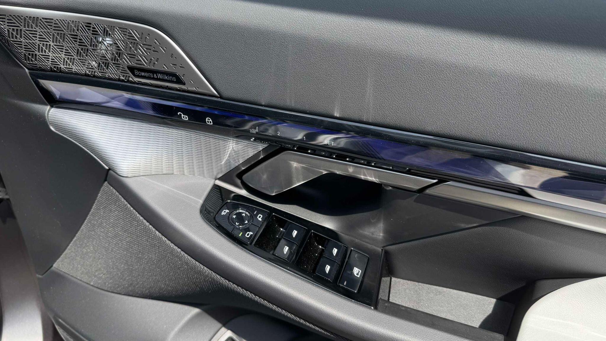 BMW M5 view 25