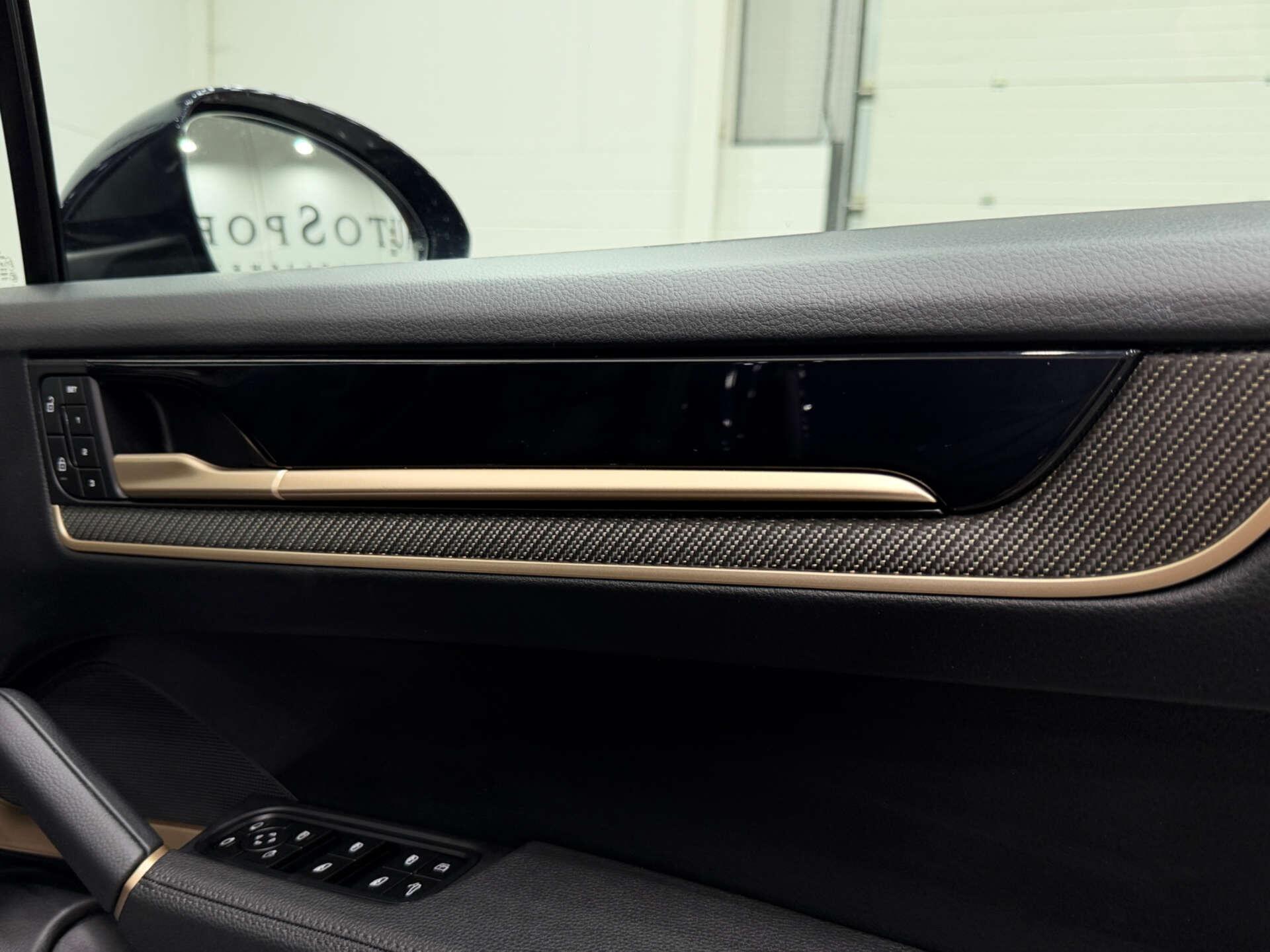 Porsche Cayenne view 39