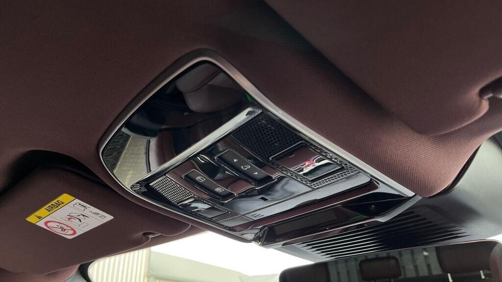 Land Rover Range Rover view 32