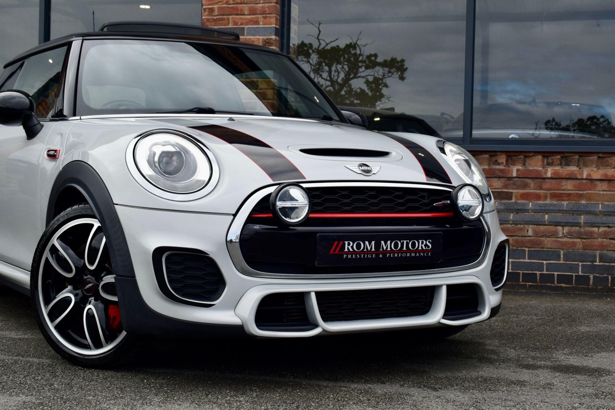 Mini Hatch view 44