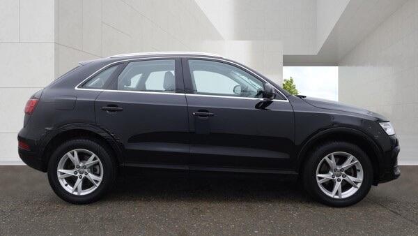 Audi Q3 view 5