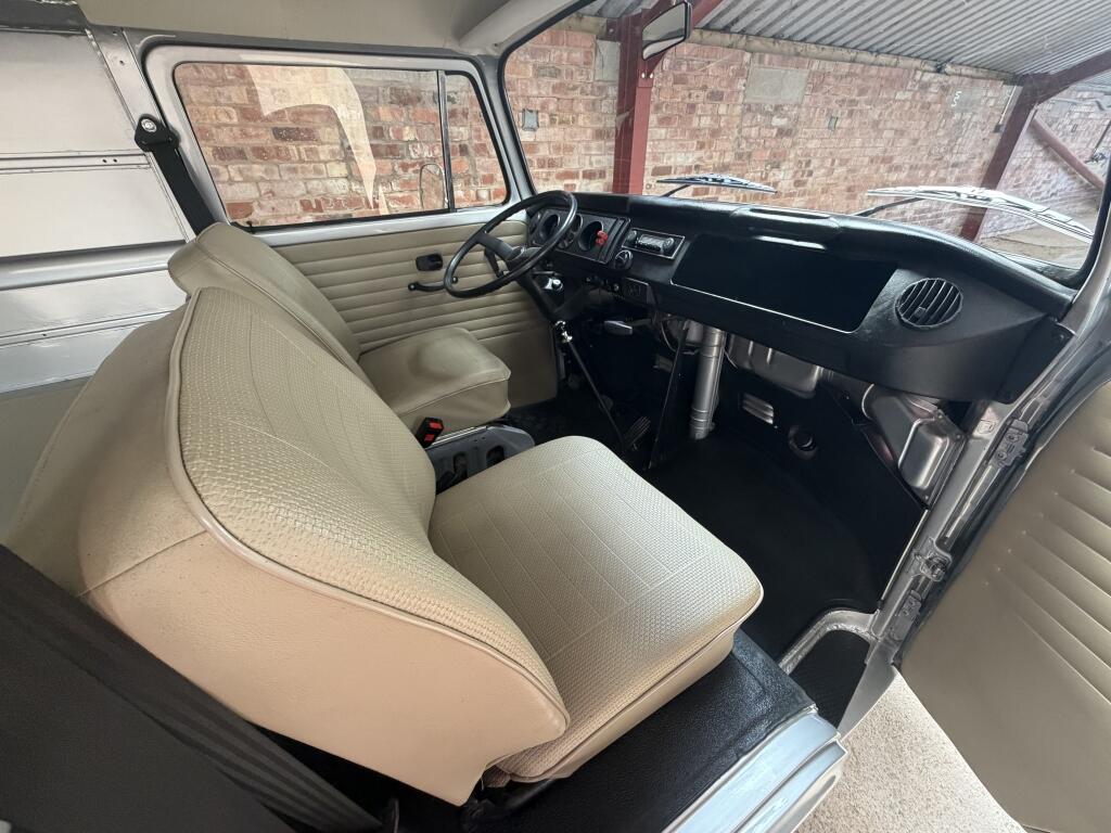 Volkswagen Transporter view 28