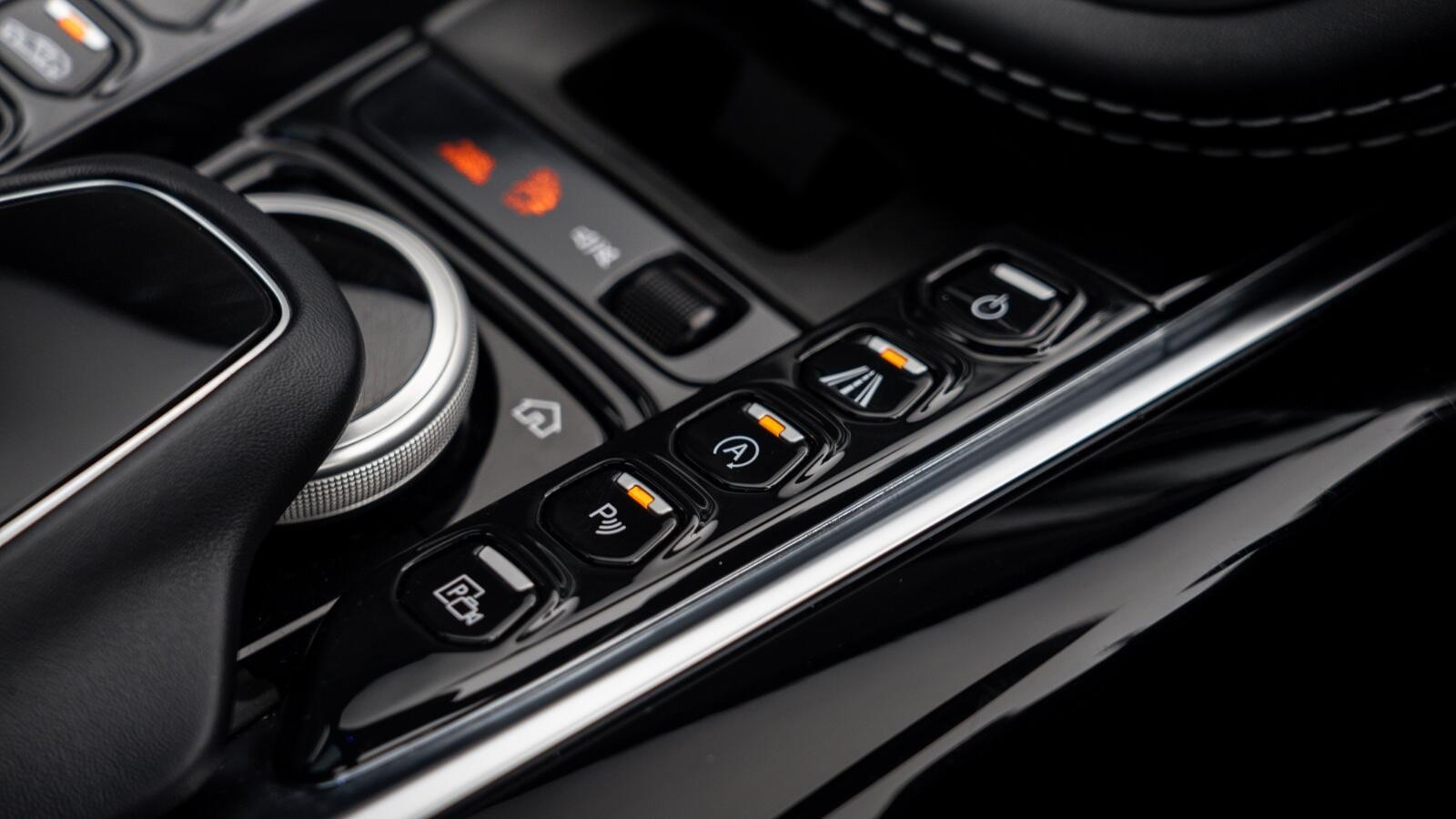 Aston Martin DBX view 34