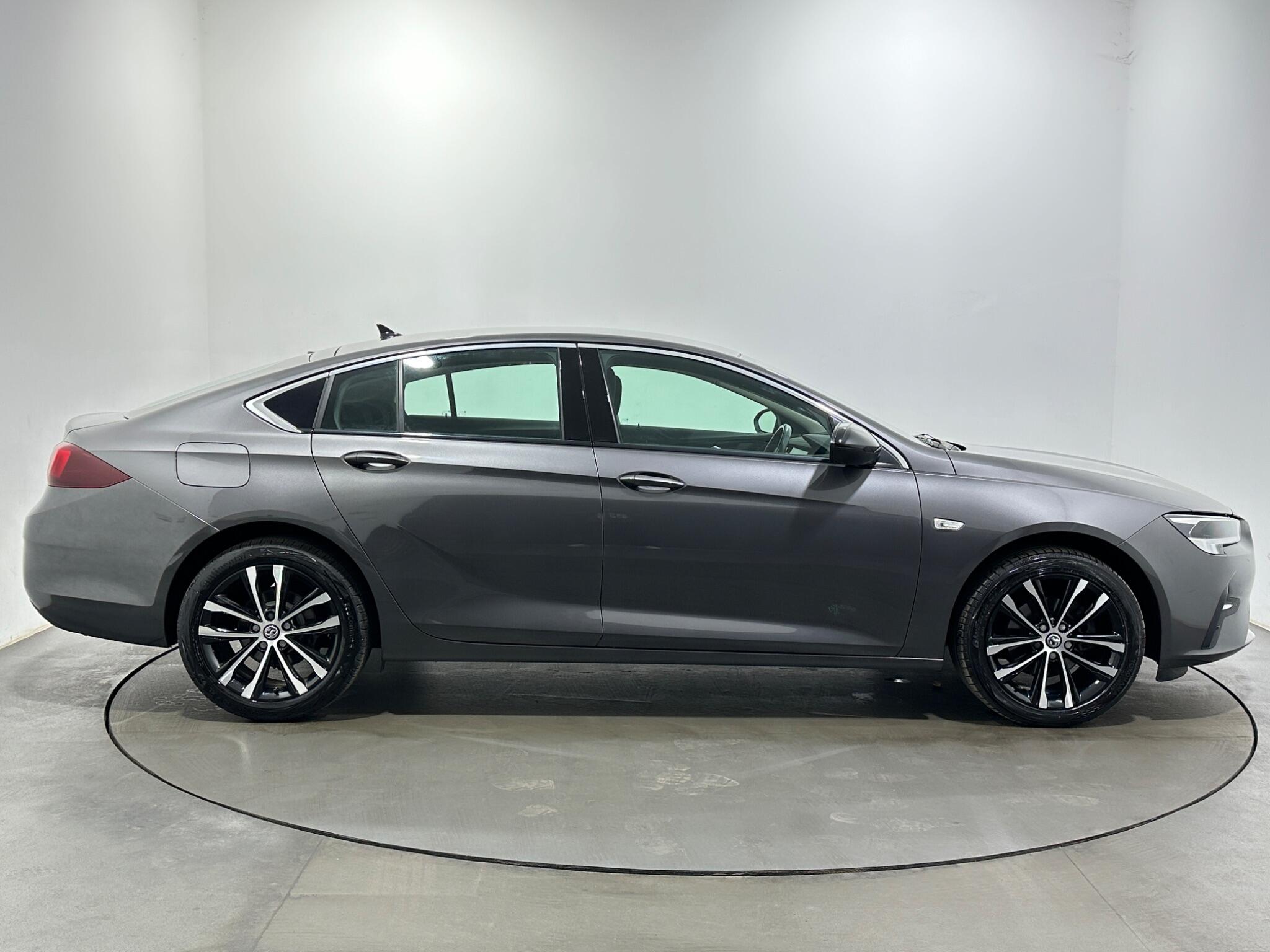 Vauxhall Insignia view 9