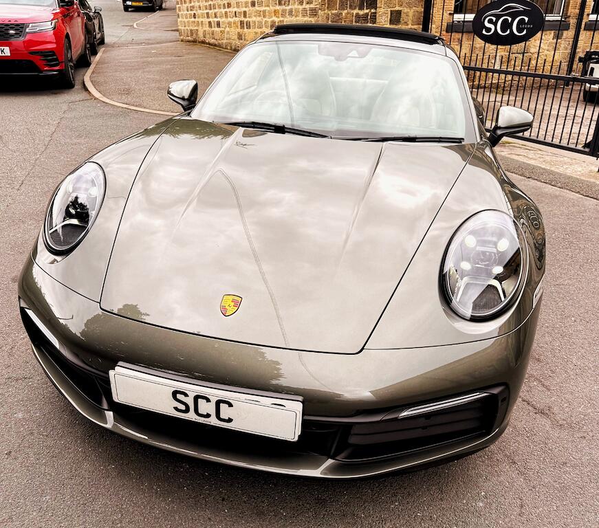 Porsche 911 view 5