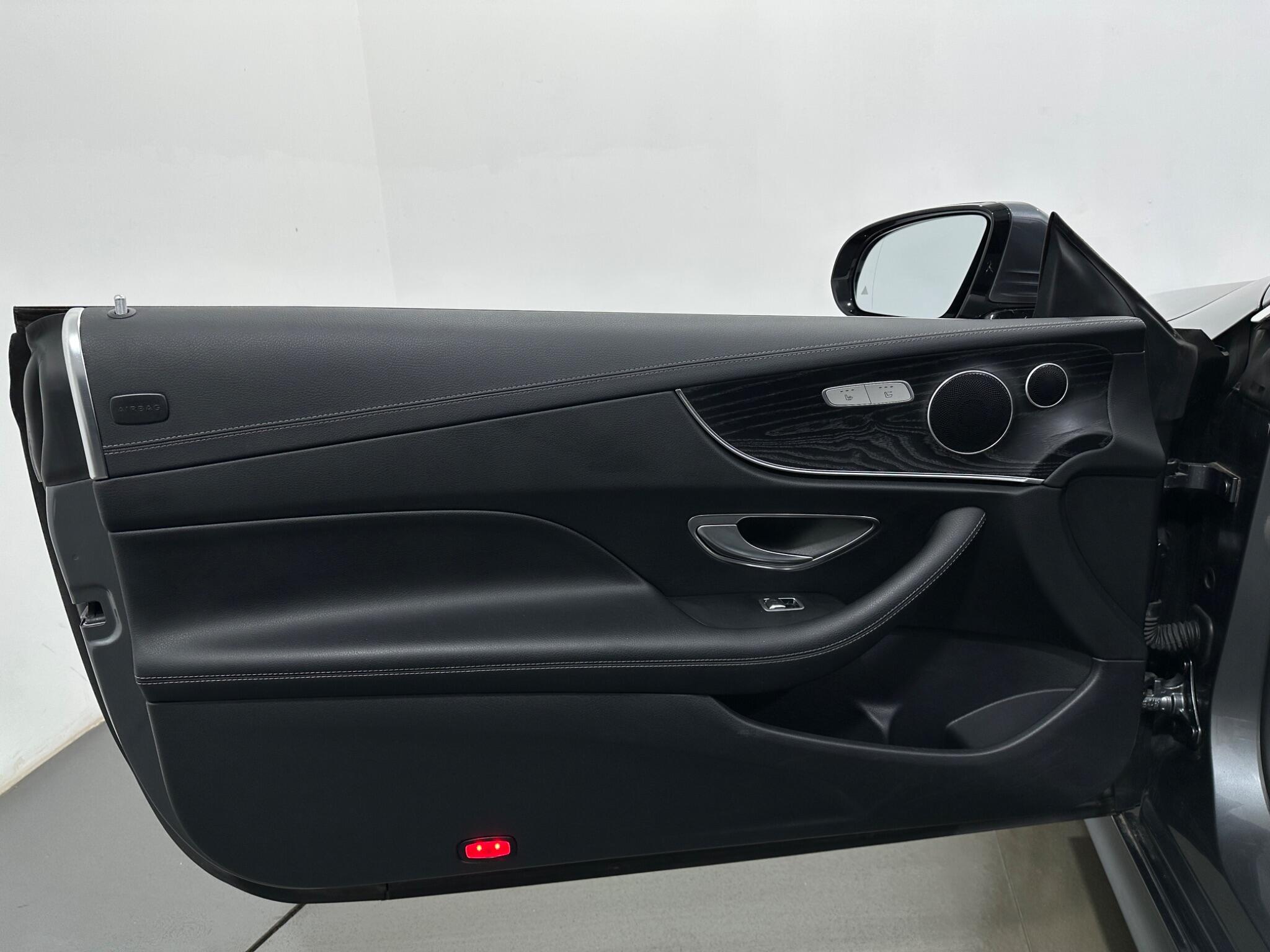 Mercedes-Benz E-Class view 38