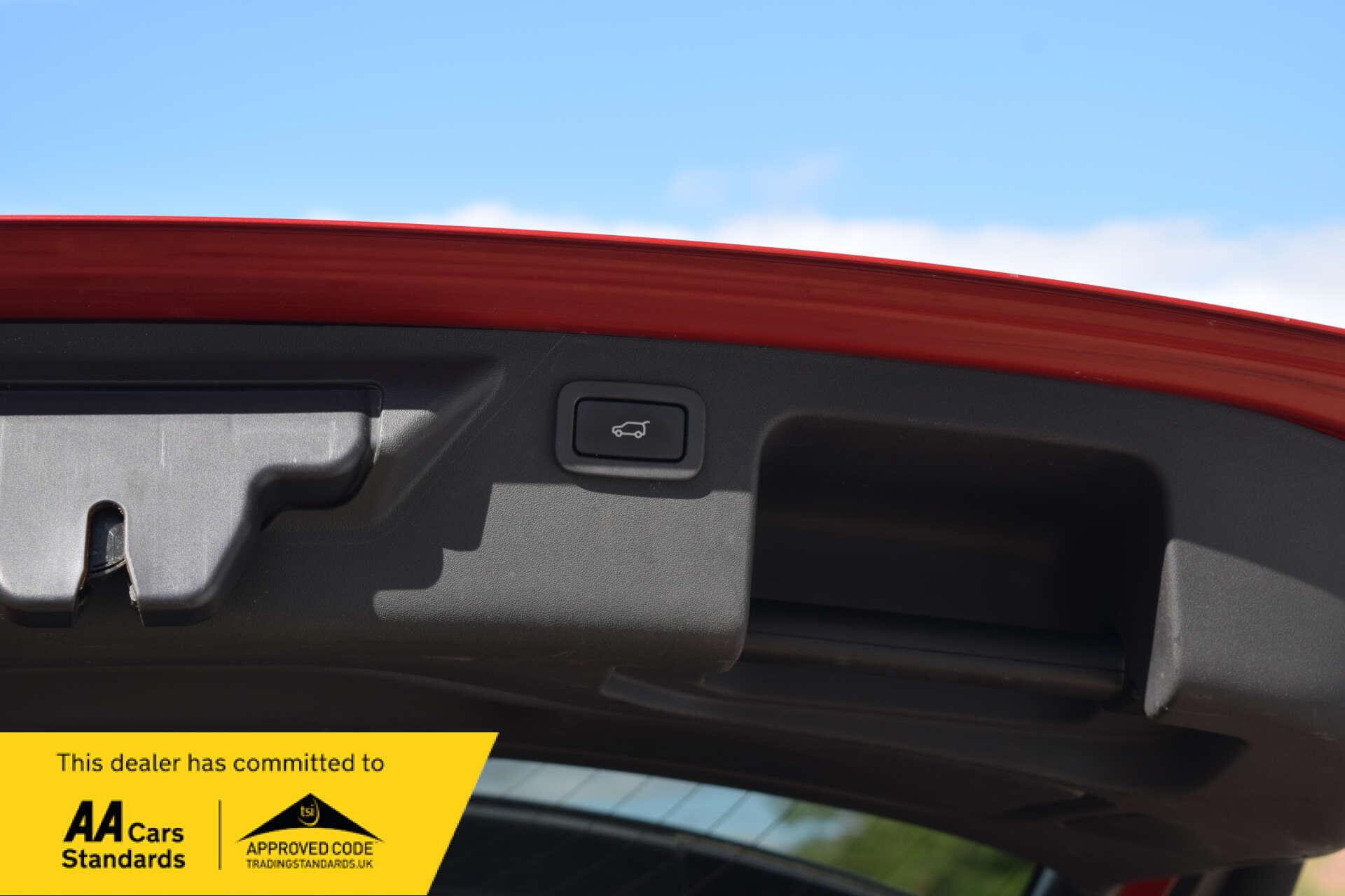 Land Rover Discovery Sport view 30