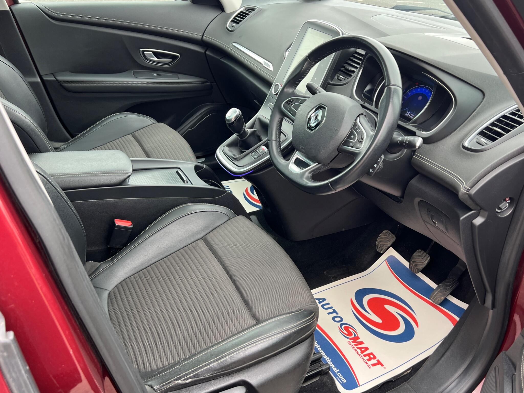 Renault Grand Scenic view 13