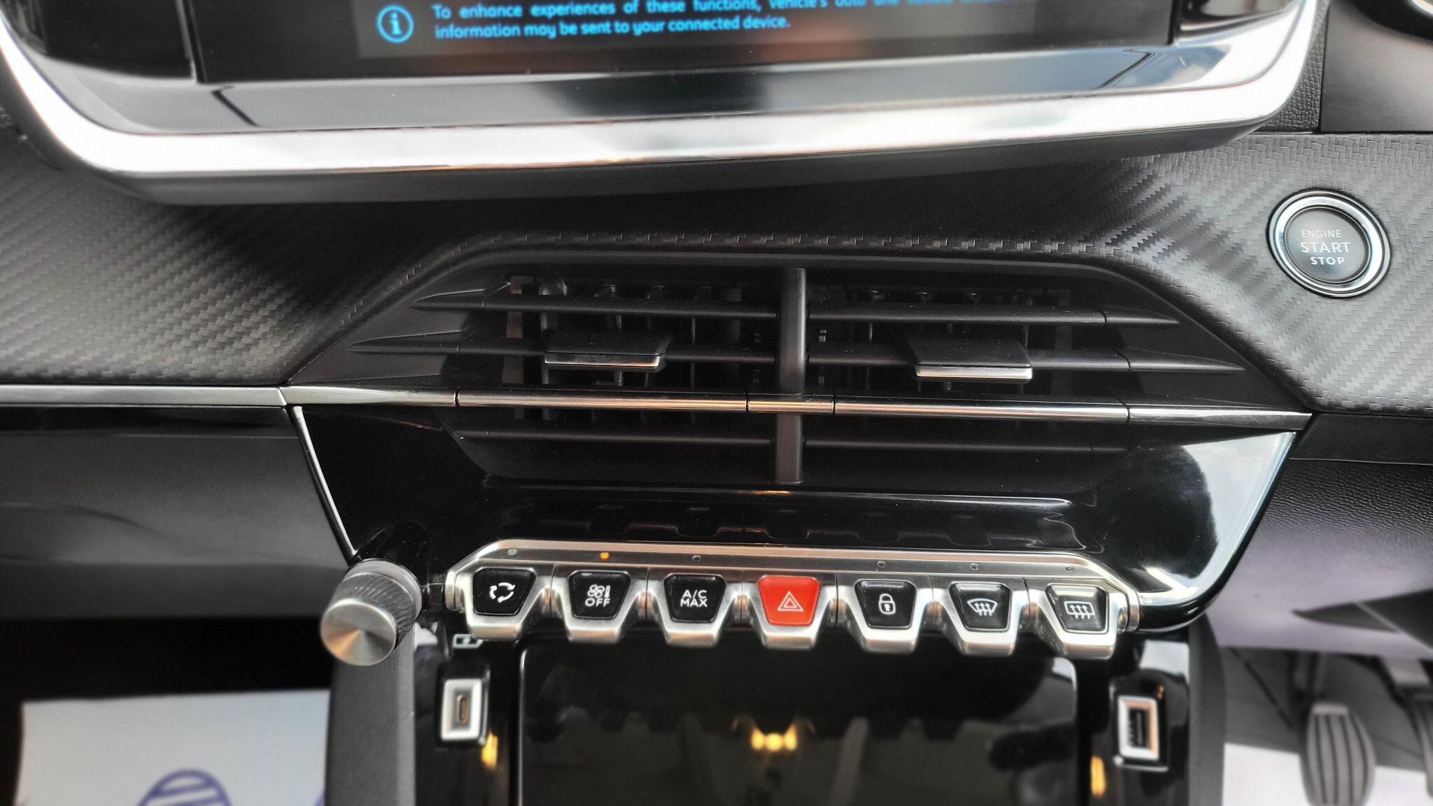 Peugeot 208 view 25
