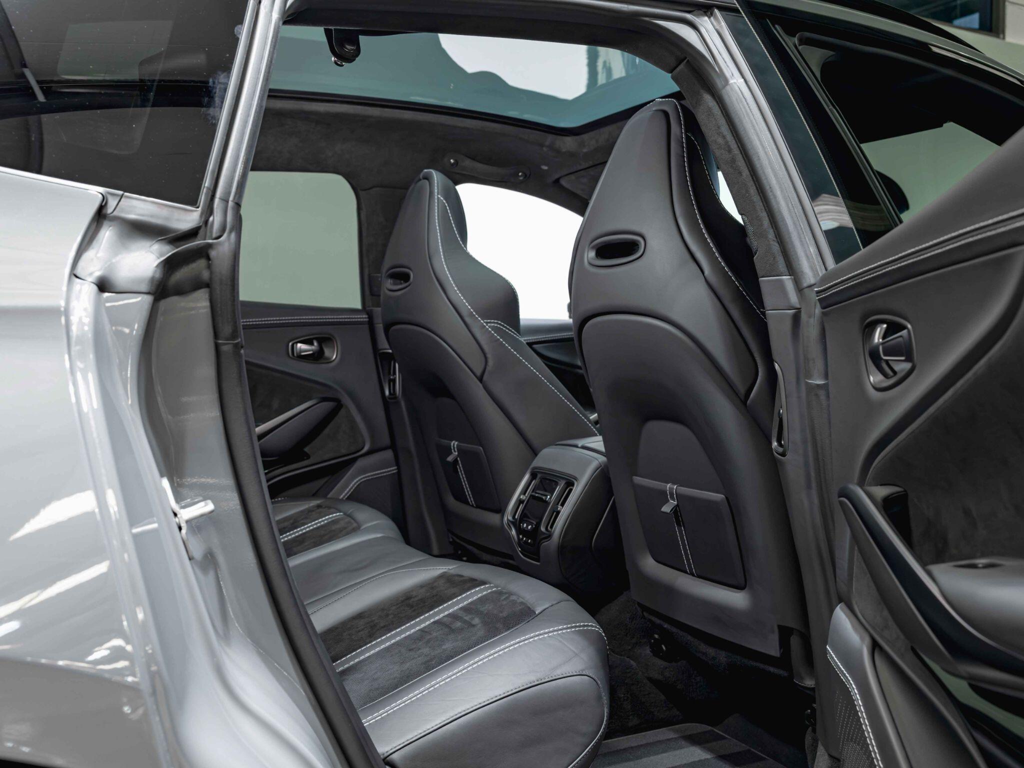 Aston Martin DBX view 27