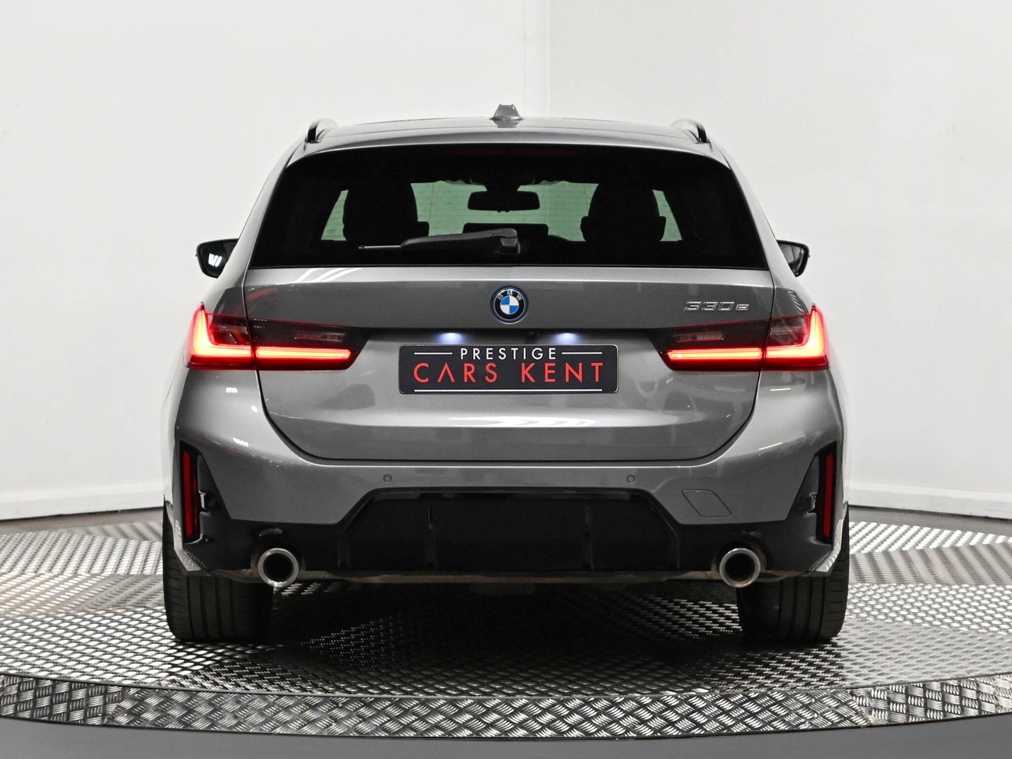BMW 3 Series view 21