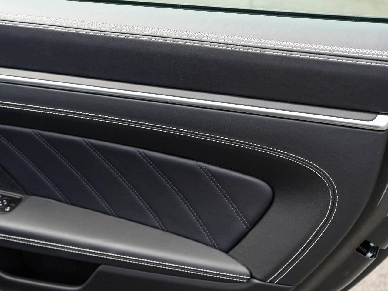 Porsche 911 view 25