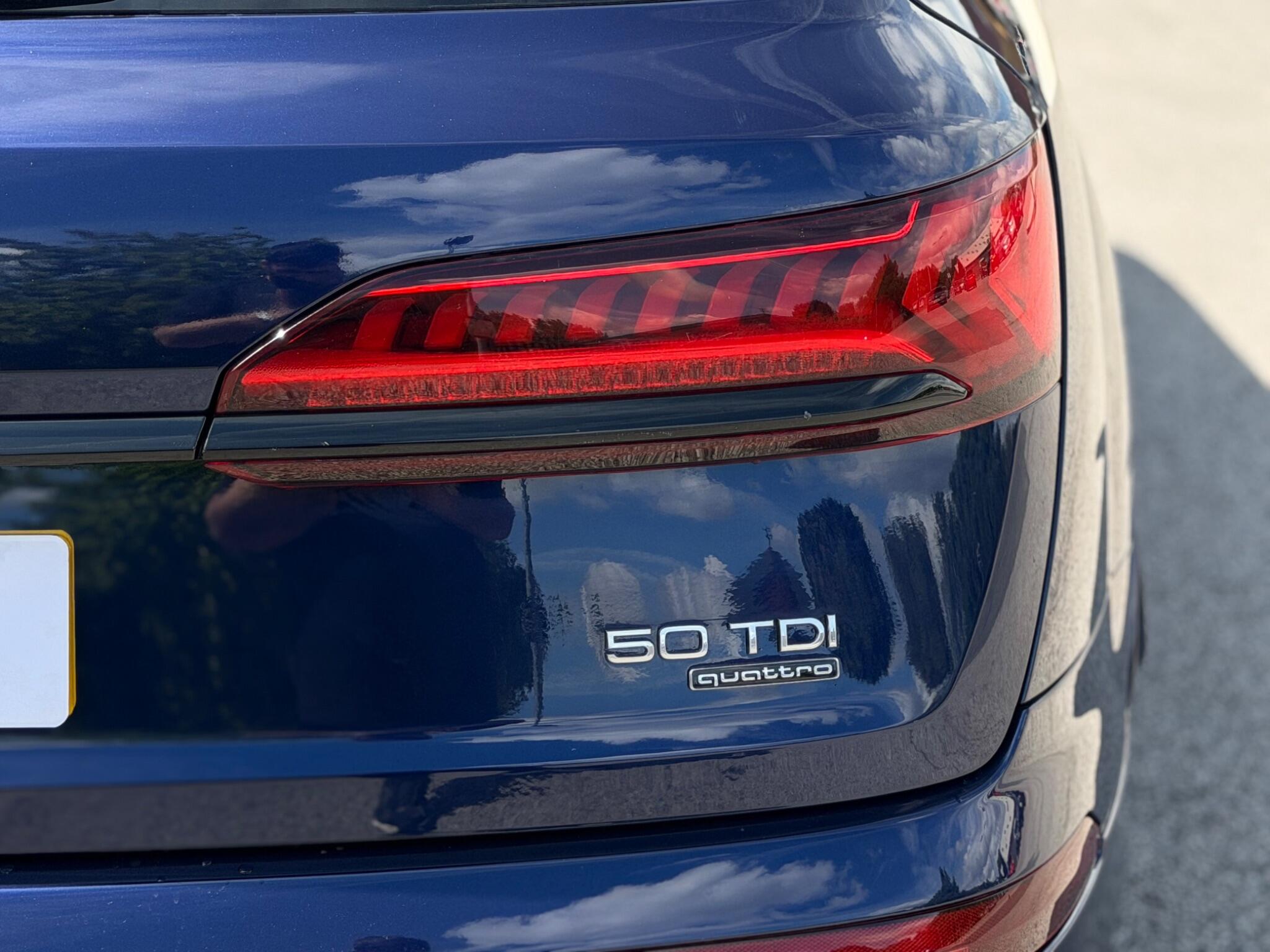 Audi Q7 view 47