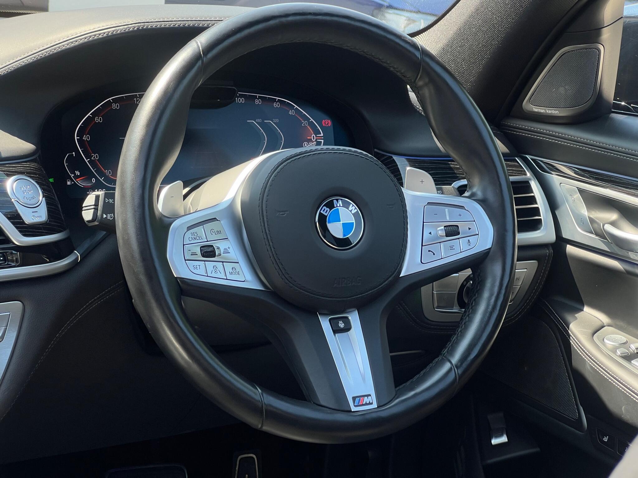 BMW 7 Series view 38
