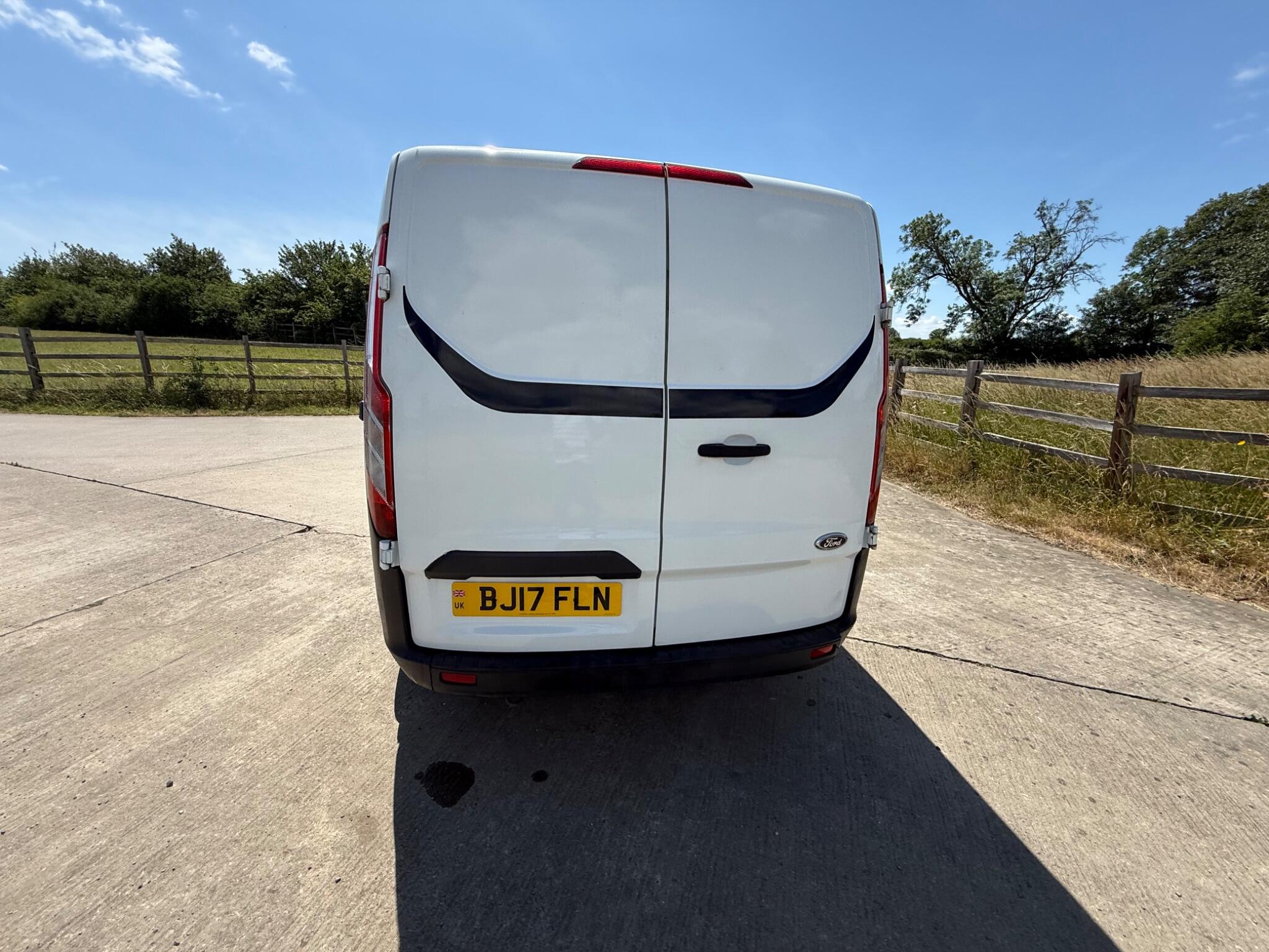 Ford Transit Custom 2.0 TDCi 290 L1 H1 5dr — photo 16 of 84