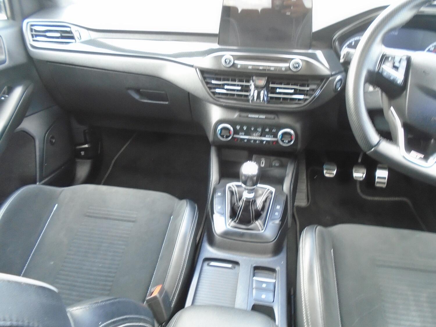 Ford Focus view 11