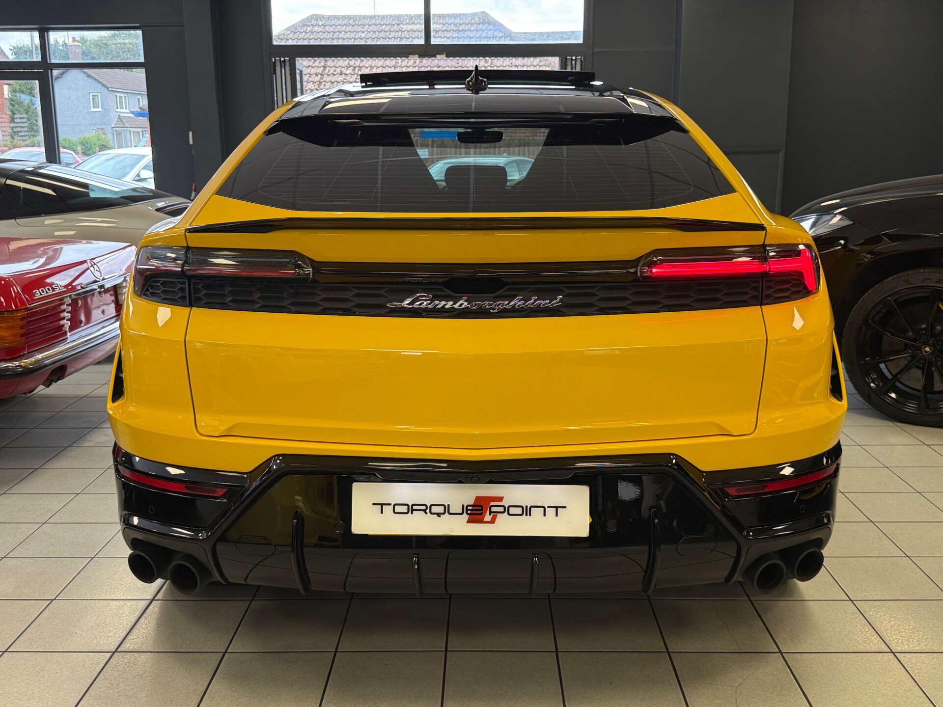 Lamborghini Urus view 7