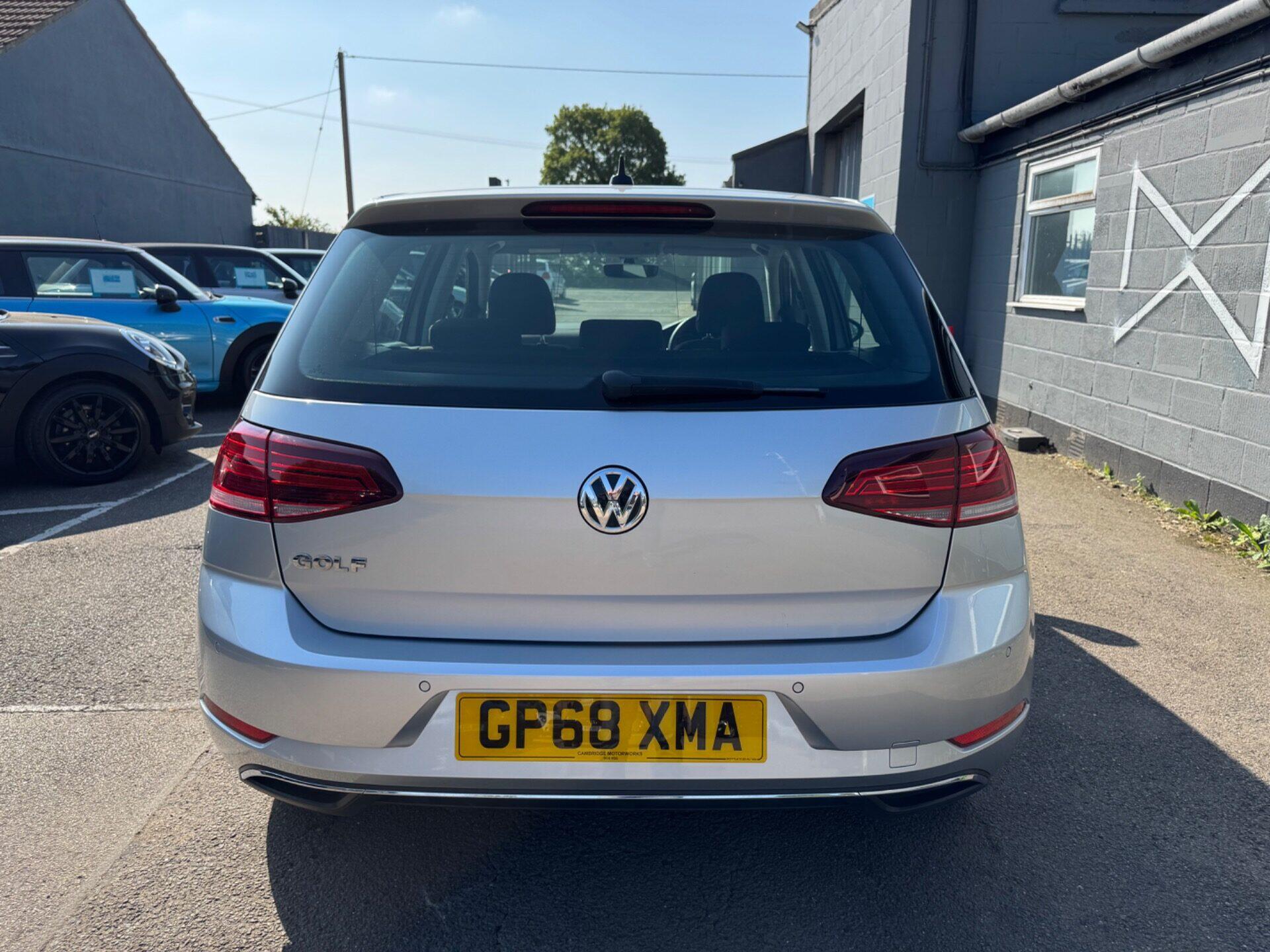 Volkswagen Golf view 5