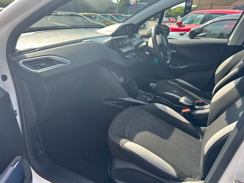 Peugeot 2008 view 18