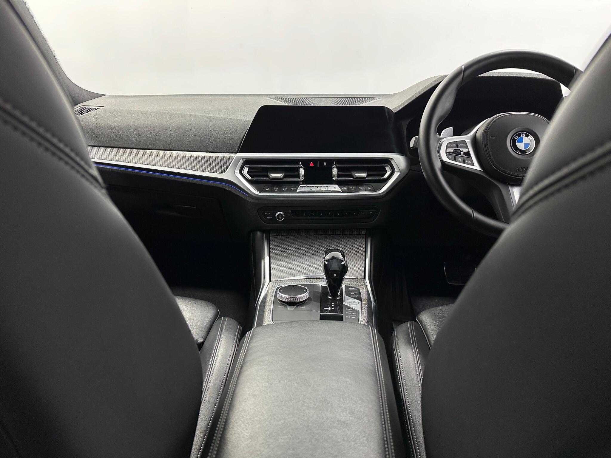 BMW 3 Series view 19