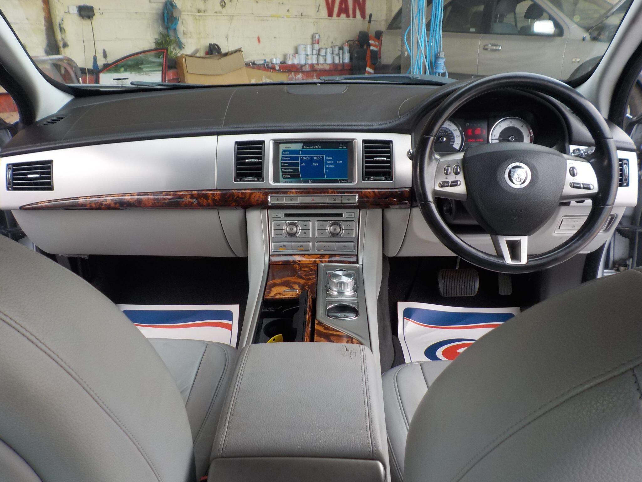 Jaguar XF 3.0d V6 Luxury Auto Euro 5 4dr