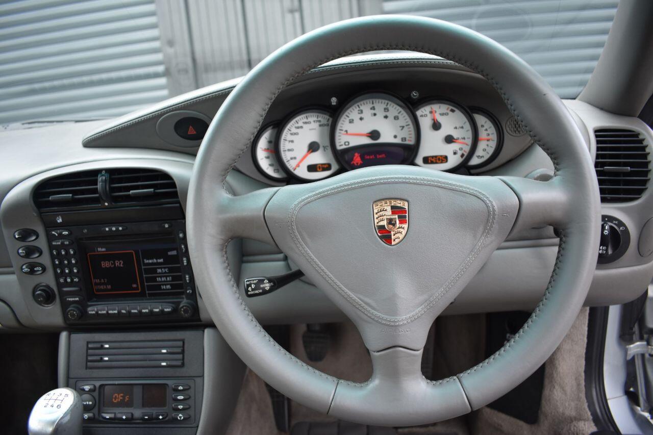 Porsche 911 view 15