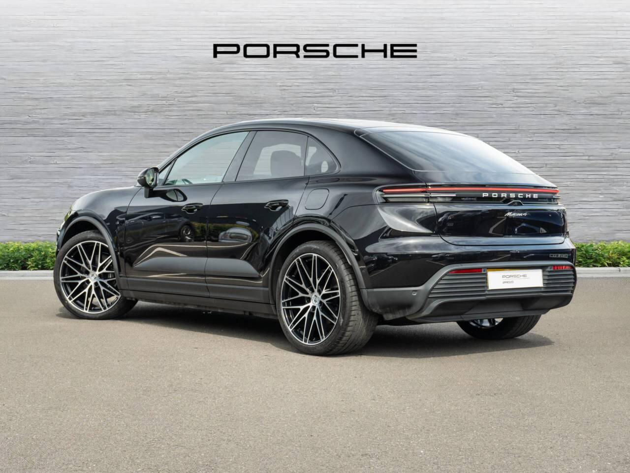 Porsche Macan view 3