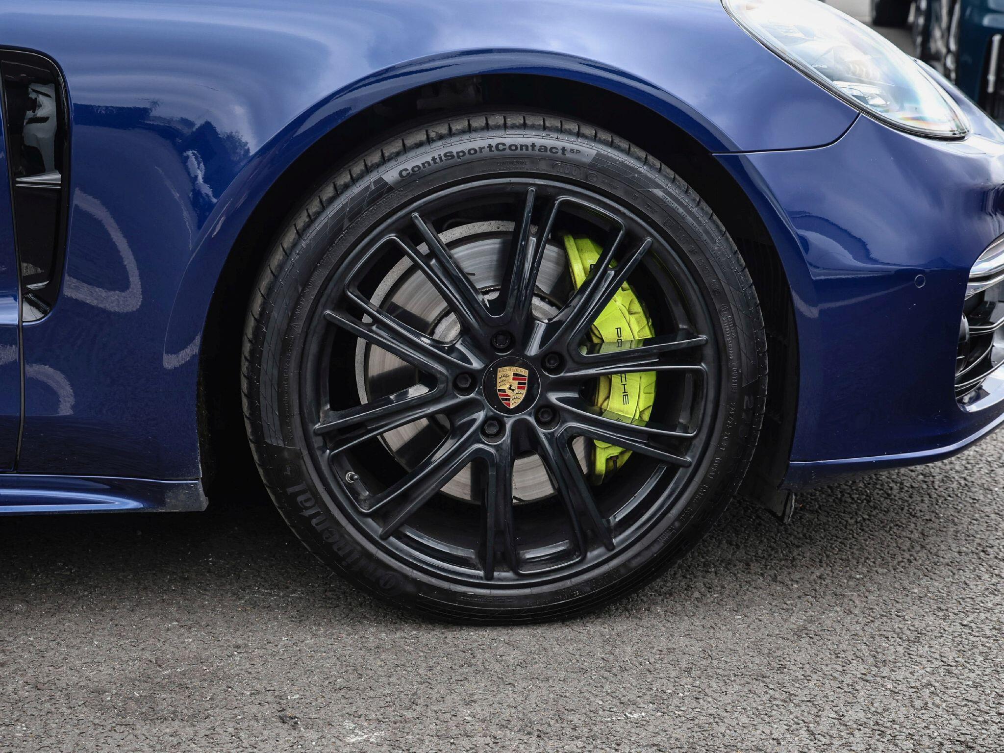 Porsche Panamera view 46