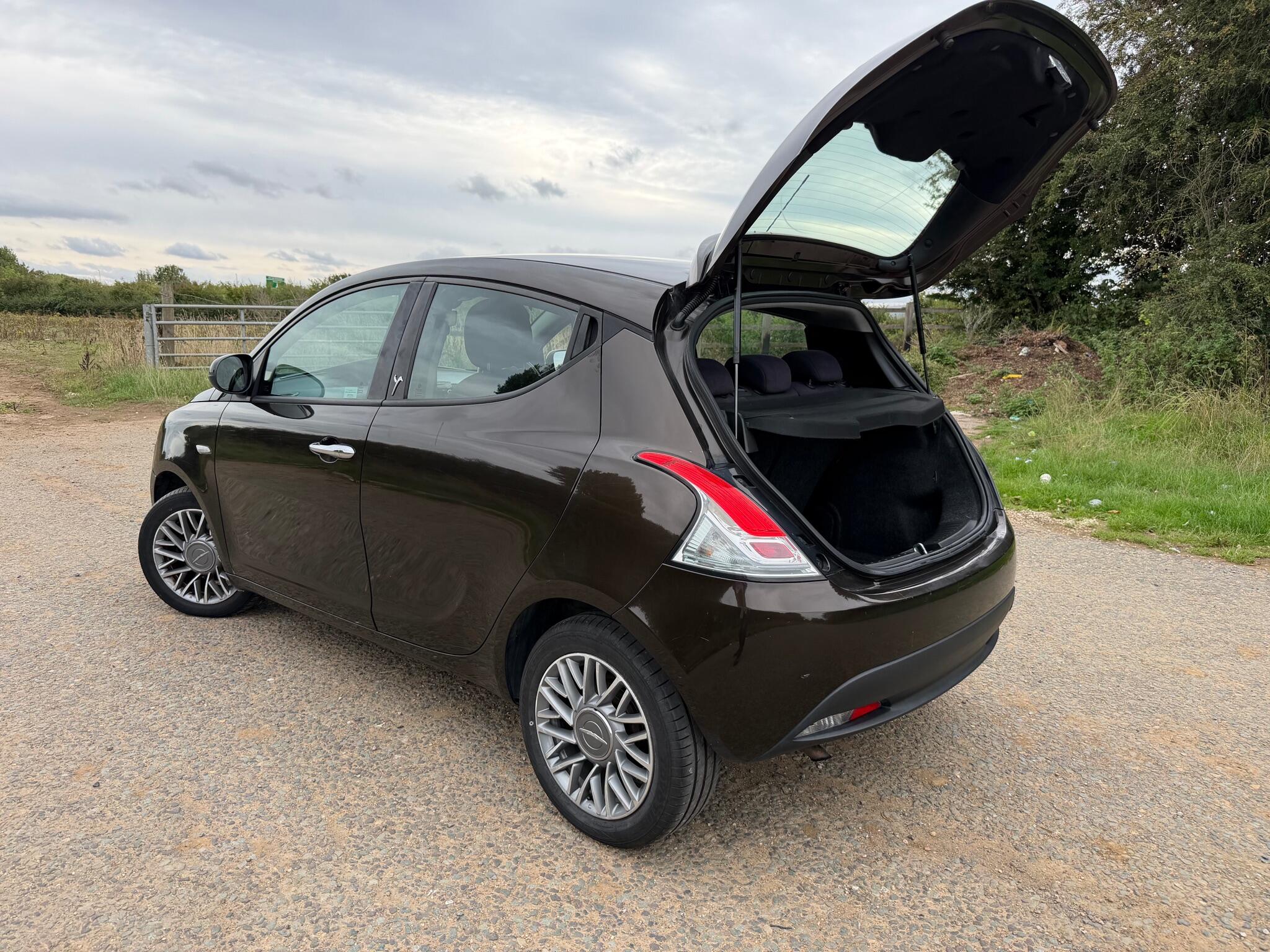 Chrysler Ypsilon view 57