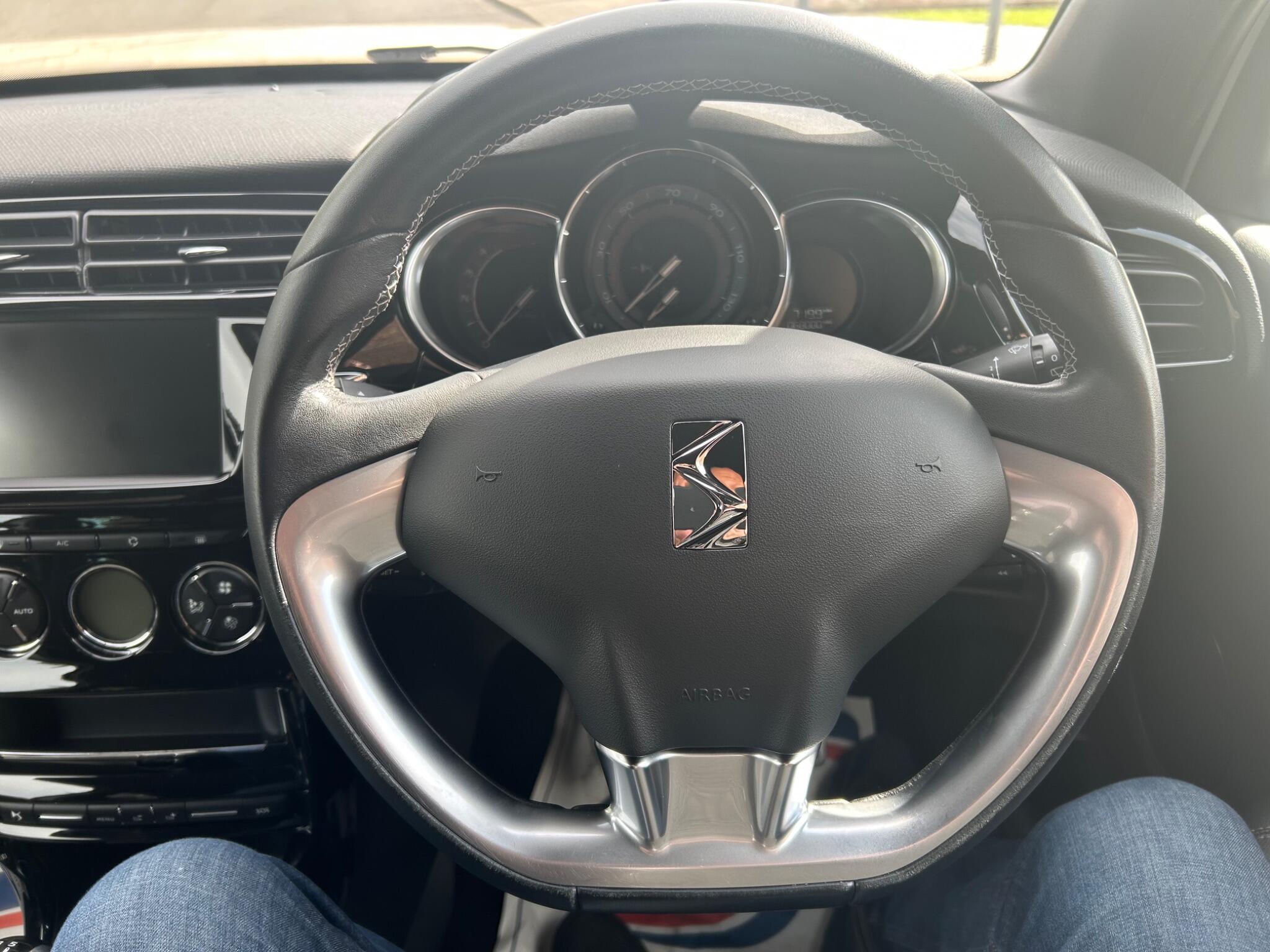 DS Automobiles DS 3 view 22
