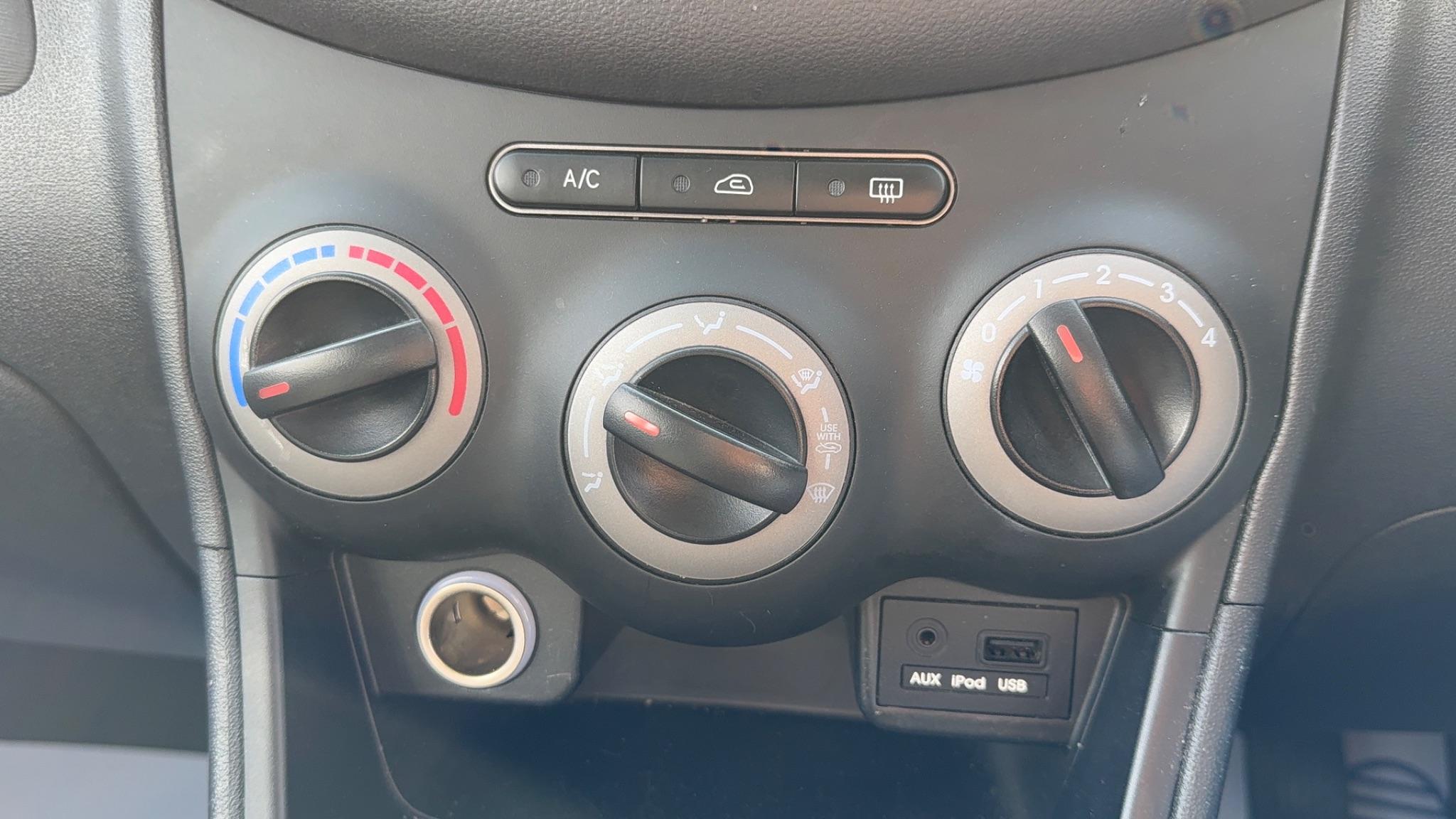 2013 Hyundai i10 1.2 Active Euro 5 5dr • 42,750 miles image 26