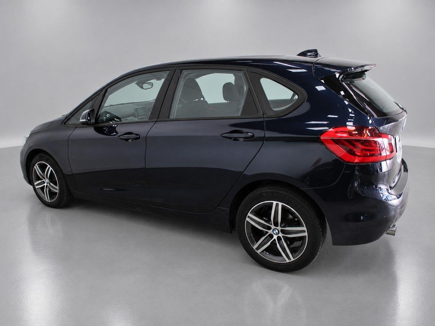 BMW 2 Series view 10