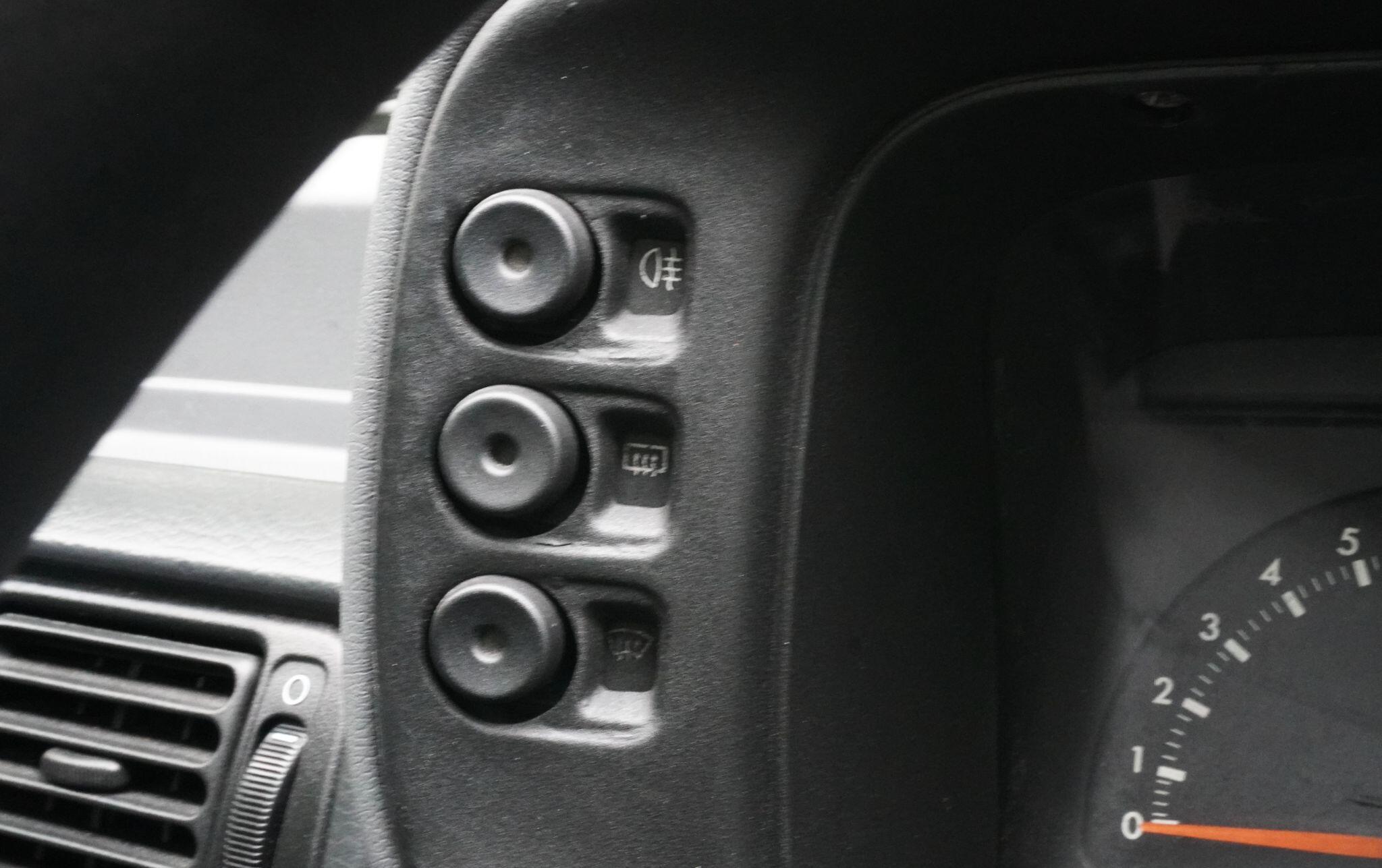 Ford Escort view 31