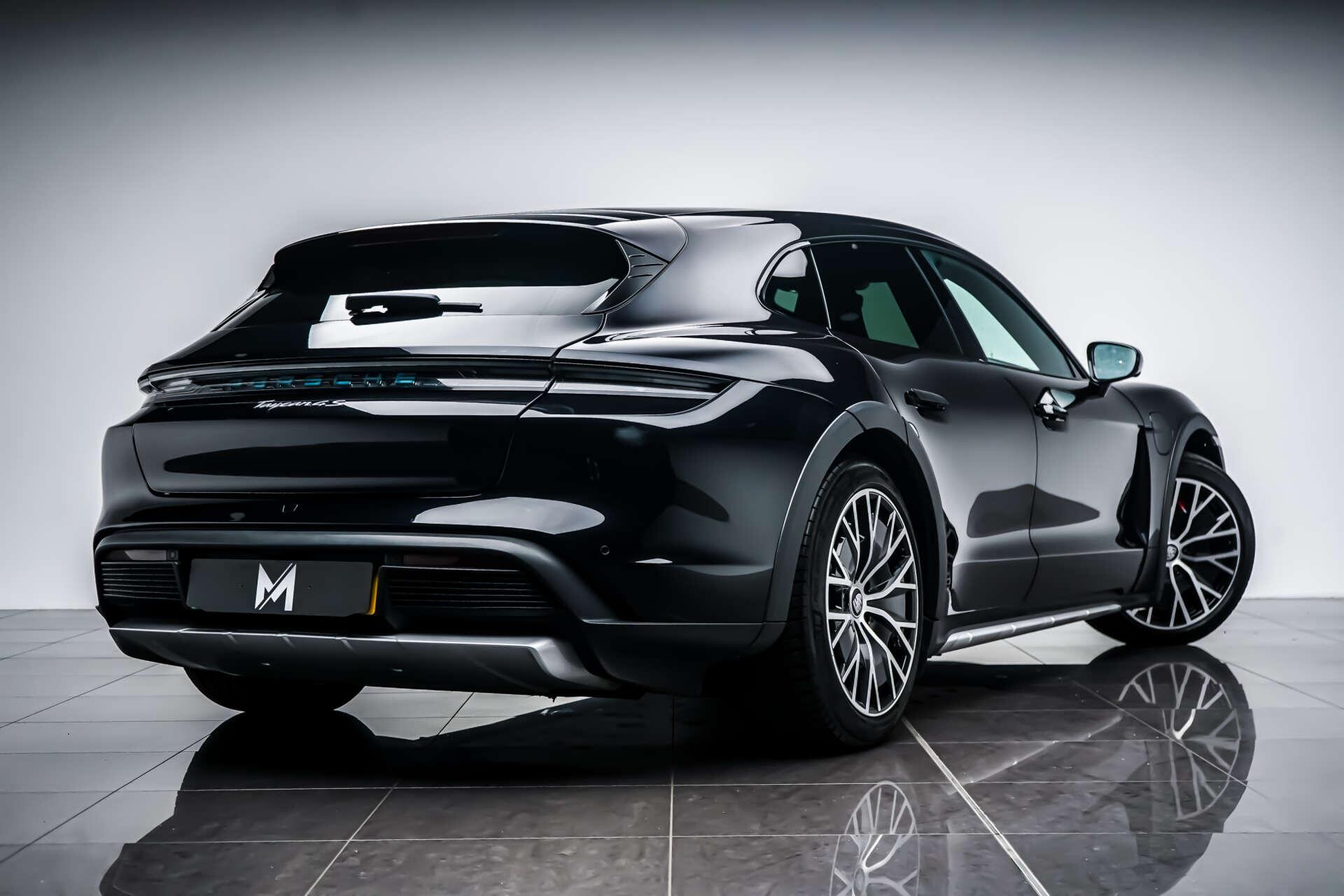 Porsche Taycan view 12