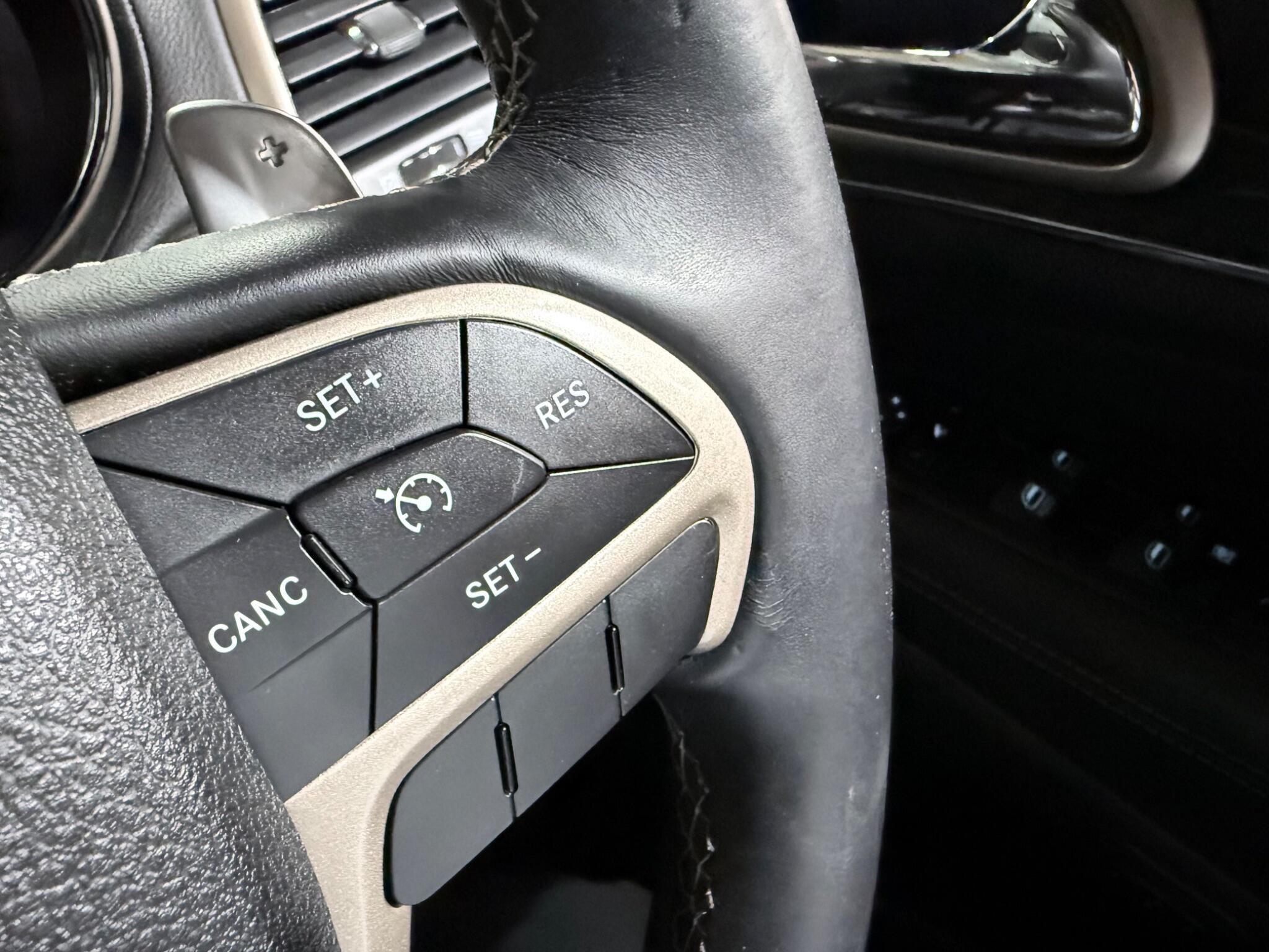 Jeep Grand Cherokee view 52