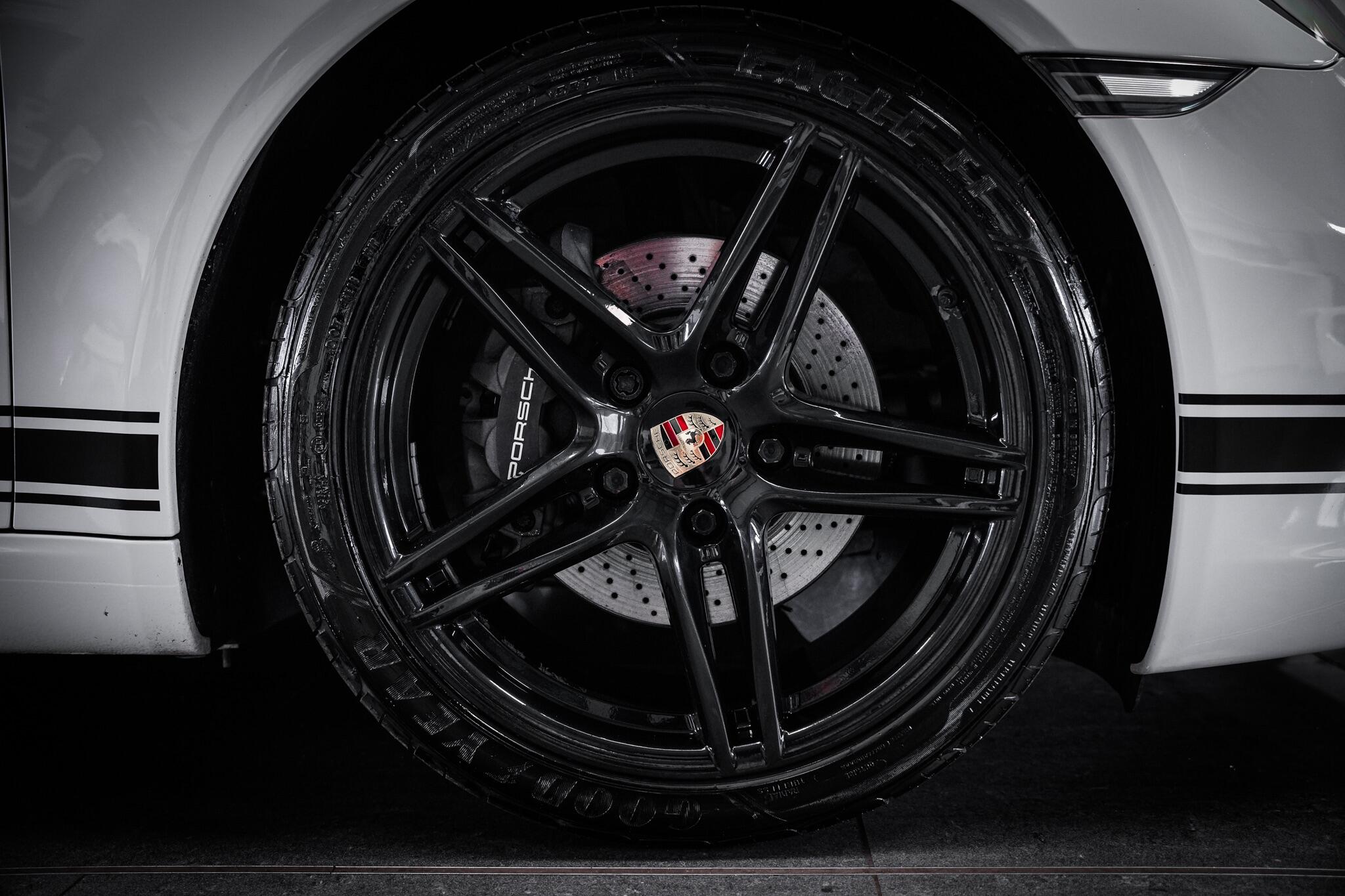 Porsche 911 view 27