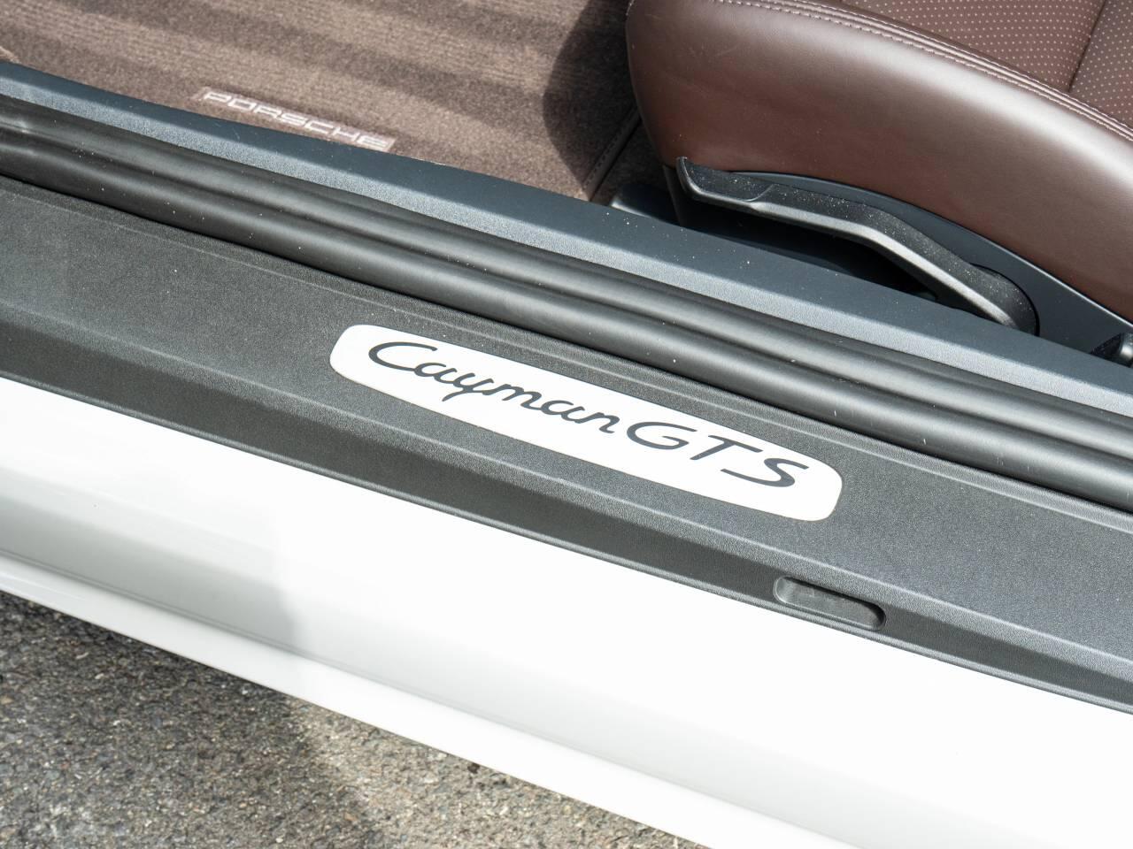 Porsche Cayman view 36