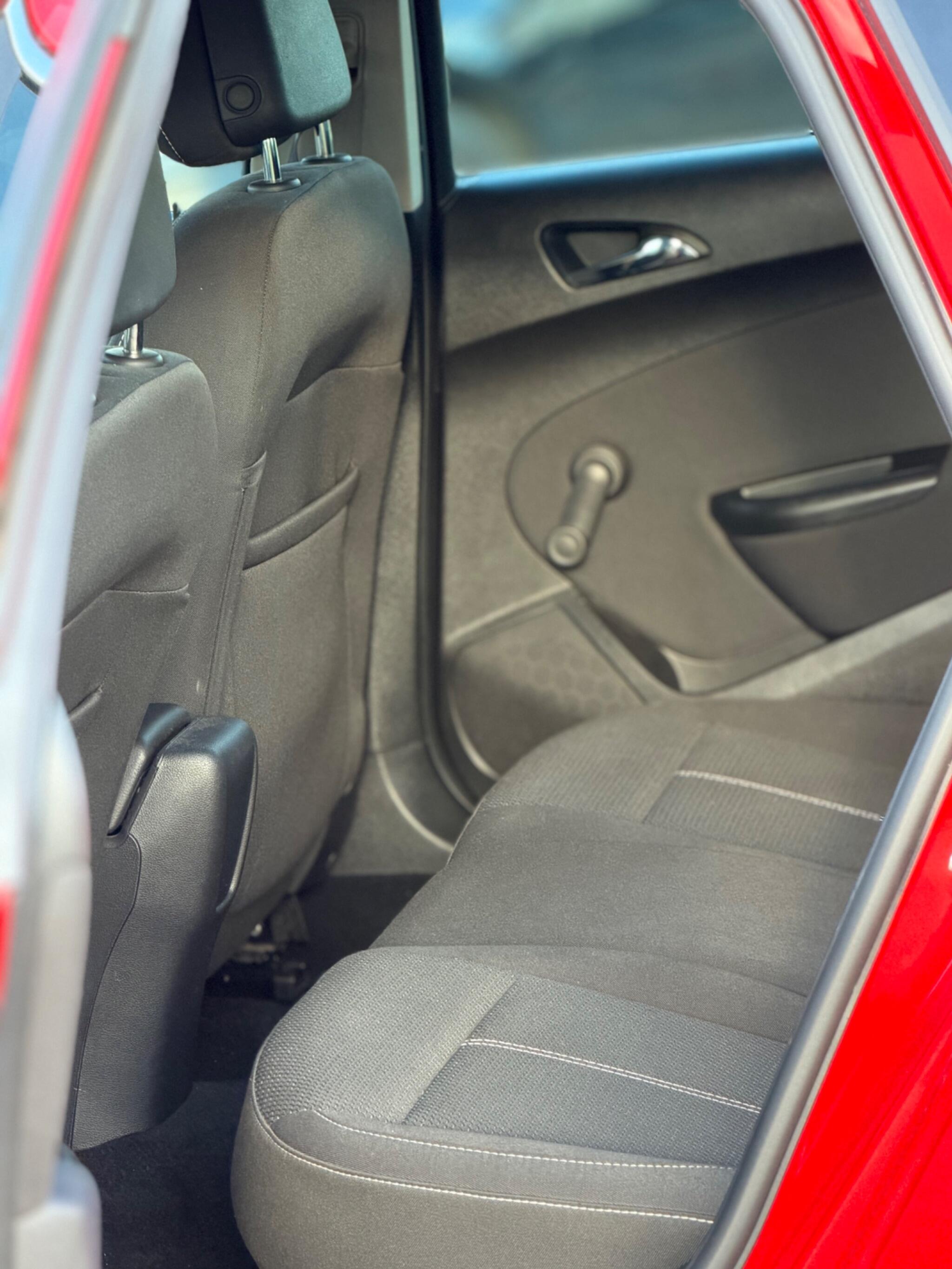 2014 Vauxhall Astra 1.6 16V SRi Sports Tourer Euro 5 5dr image 24